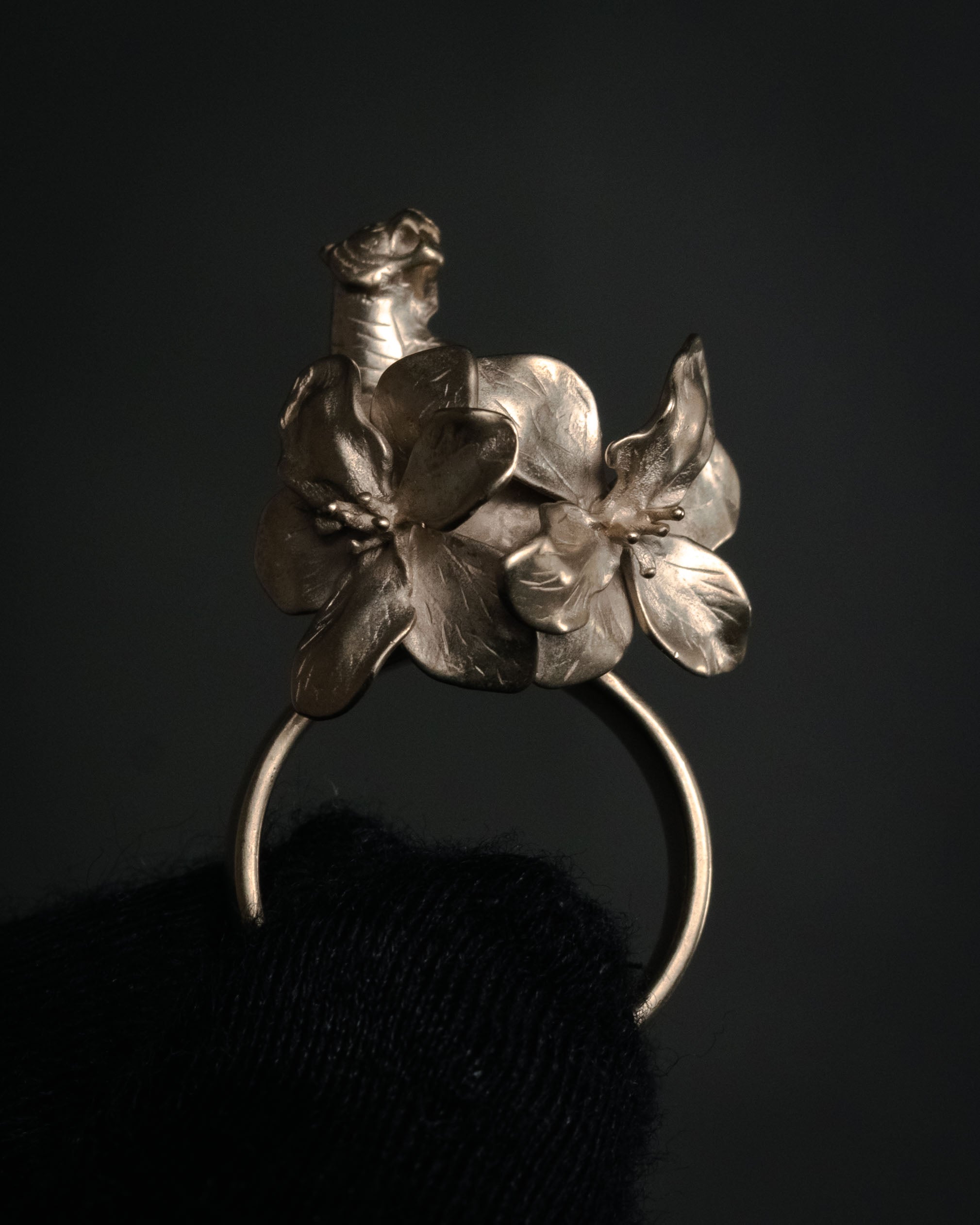 “DIOR” 2010’s Tiger and flower sculptural ring