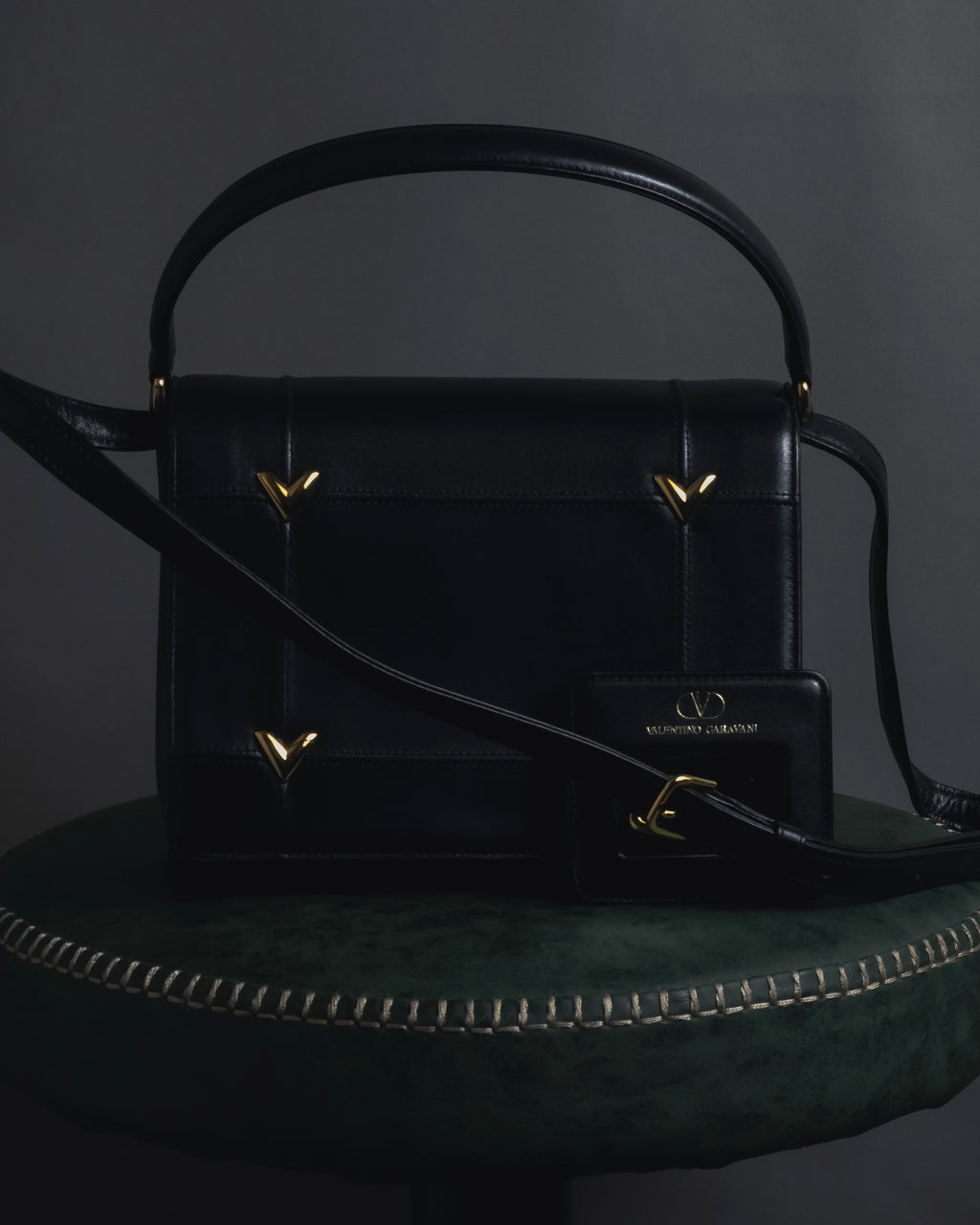 -SPECIAL- "VALENTINO GARAVANI" 90’s-00’s V corner hardware leather top handle bag