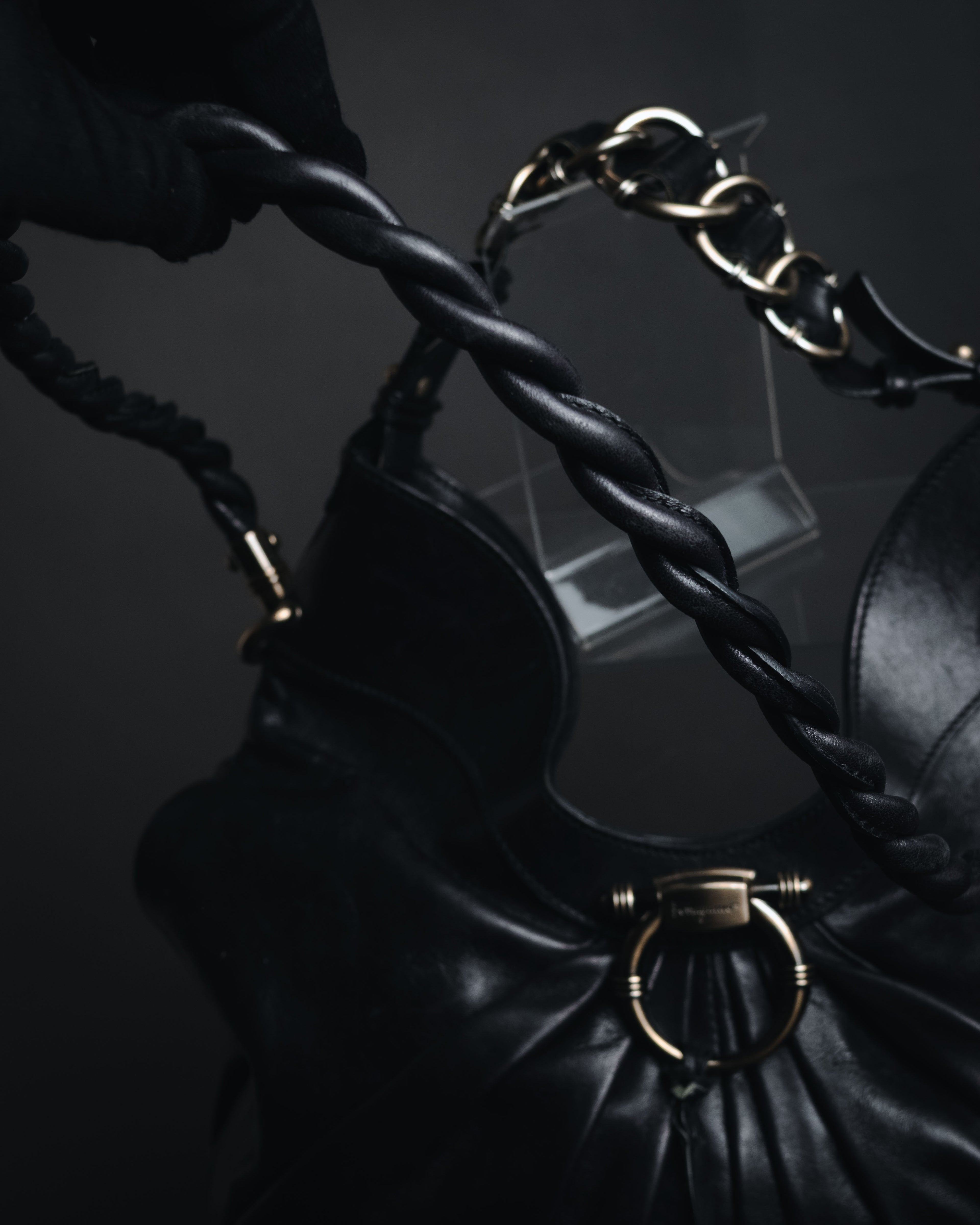 –SPECIAL– "Salvatore Ferragamo"
00’s Gancini gathered leather hobo bag