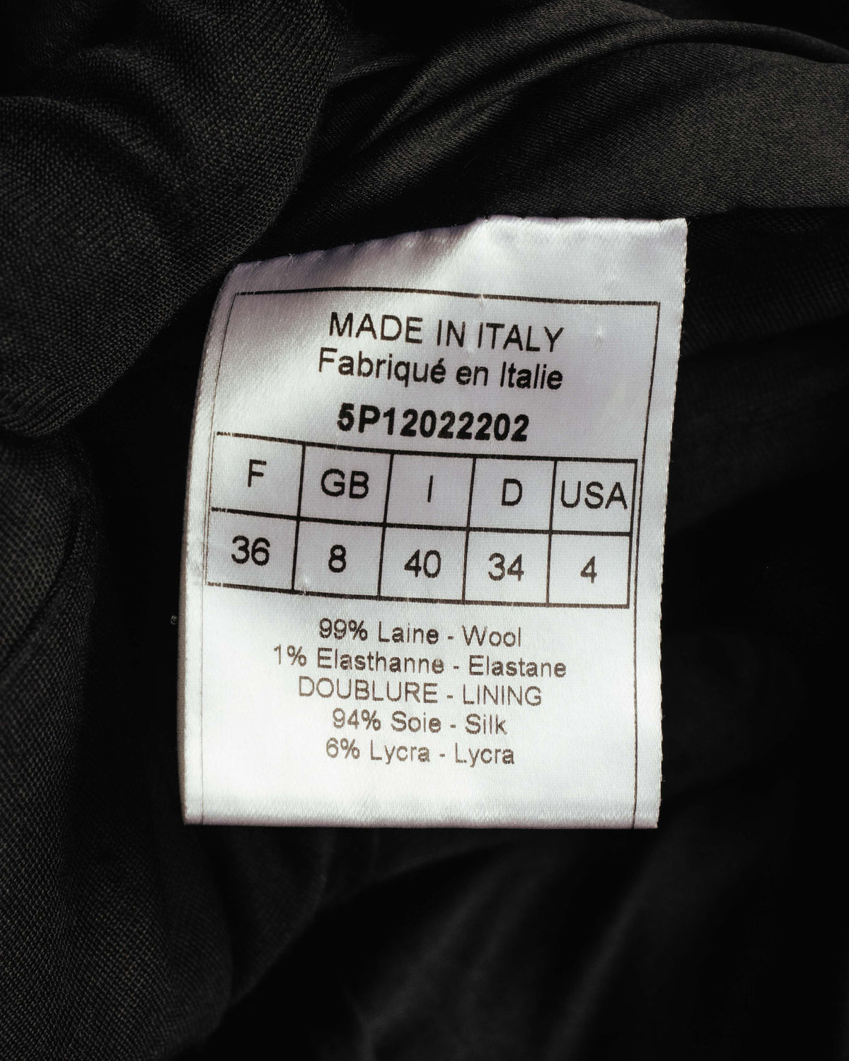 イタリア製表記と品番5P12022202、フランス36を含む各国サイズ表記を確認できる品質表示タグ。表地はウール99％・ポリウレタン1％、裏地はシルク94％・ポリウレタン6％と記載されています。