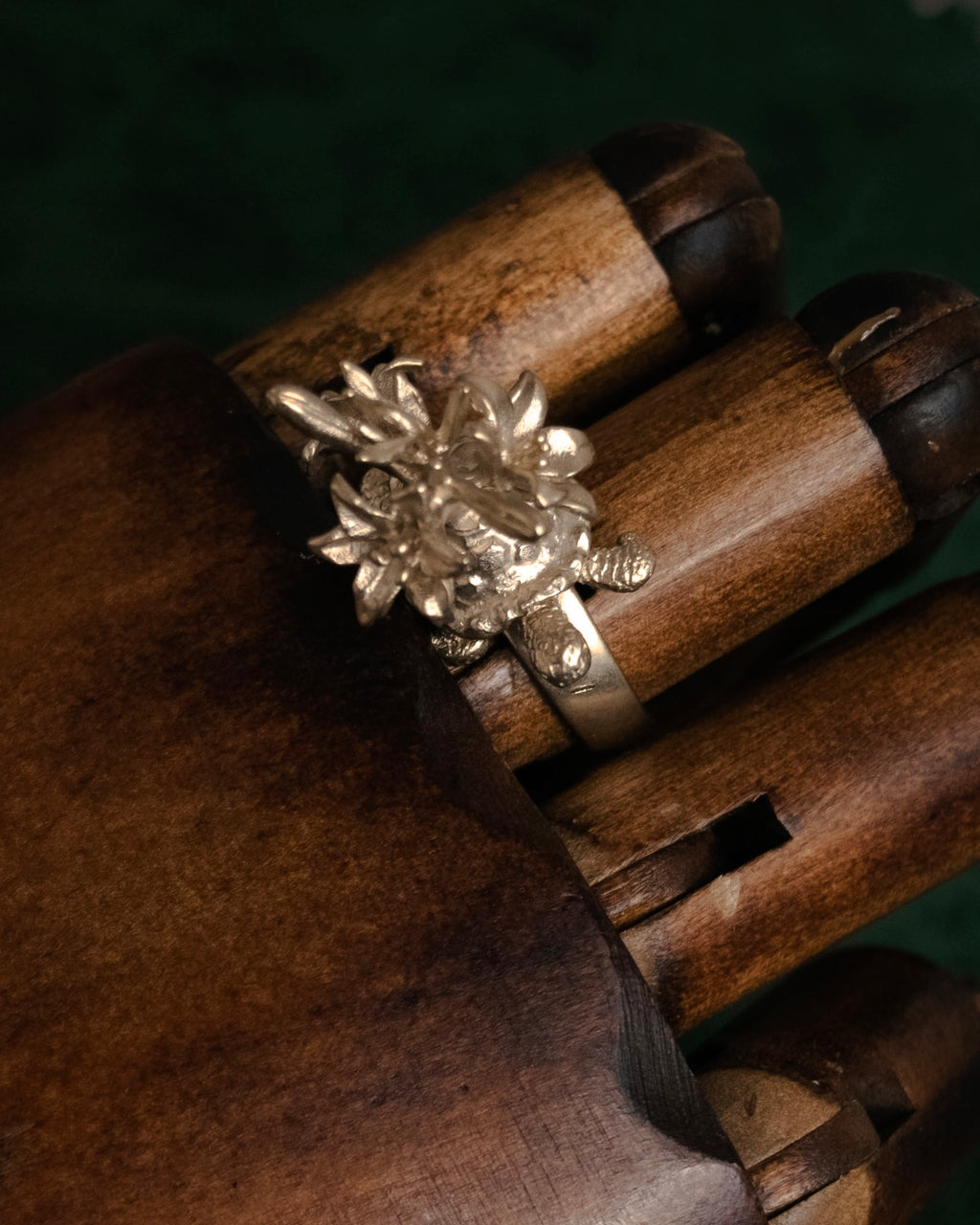 “DIOR” 2010’s sculptural turtle floral motif ring