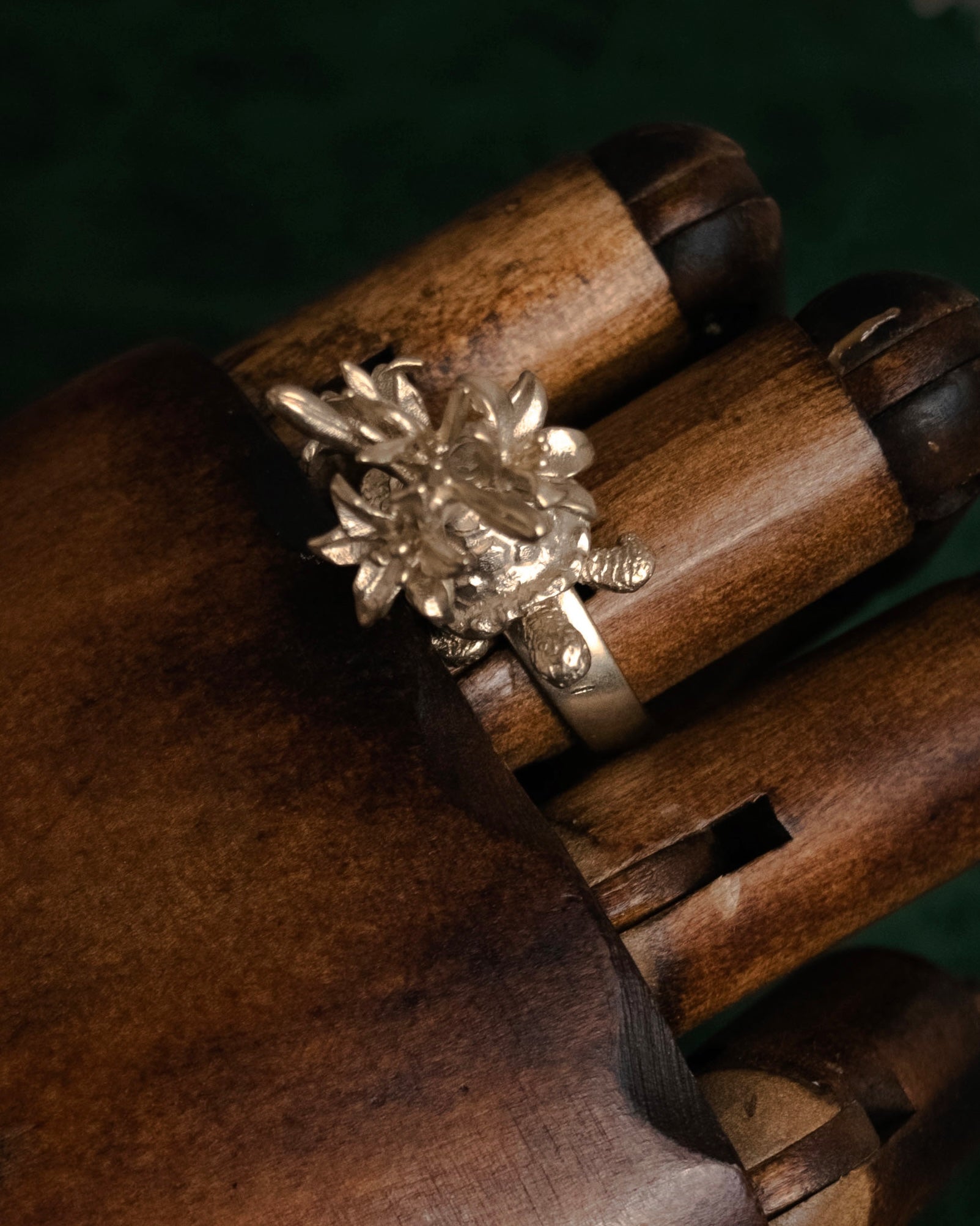 “DIOR” 2010’s sculptural turtle floral motif ring