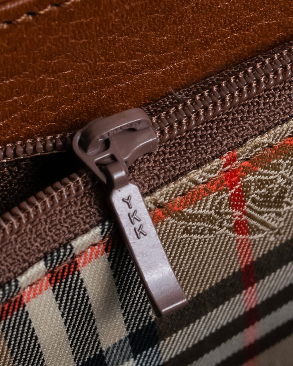 "BURBERRYS" Horizontally shaped brown leather one-handle bag