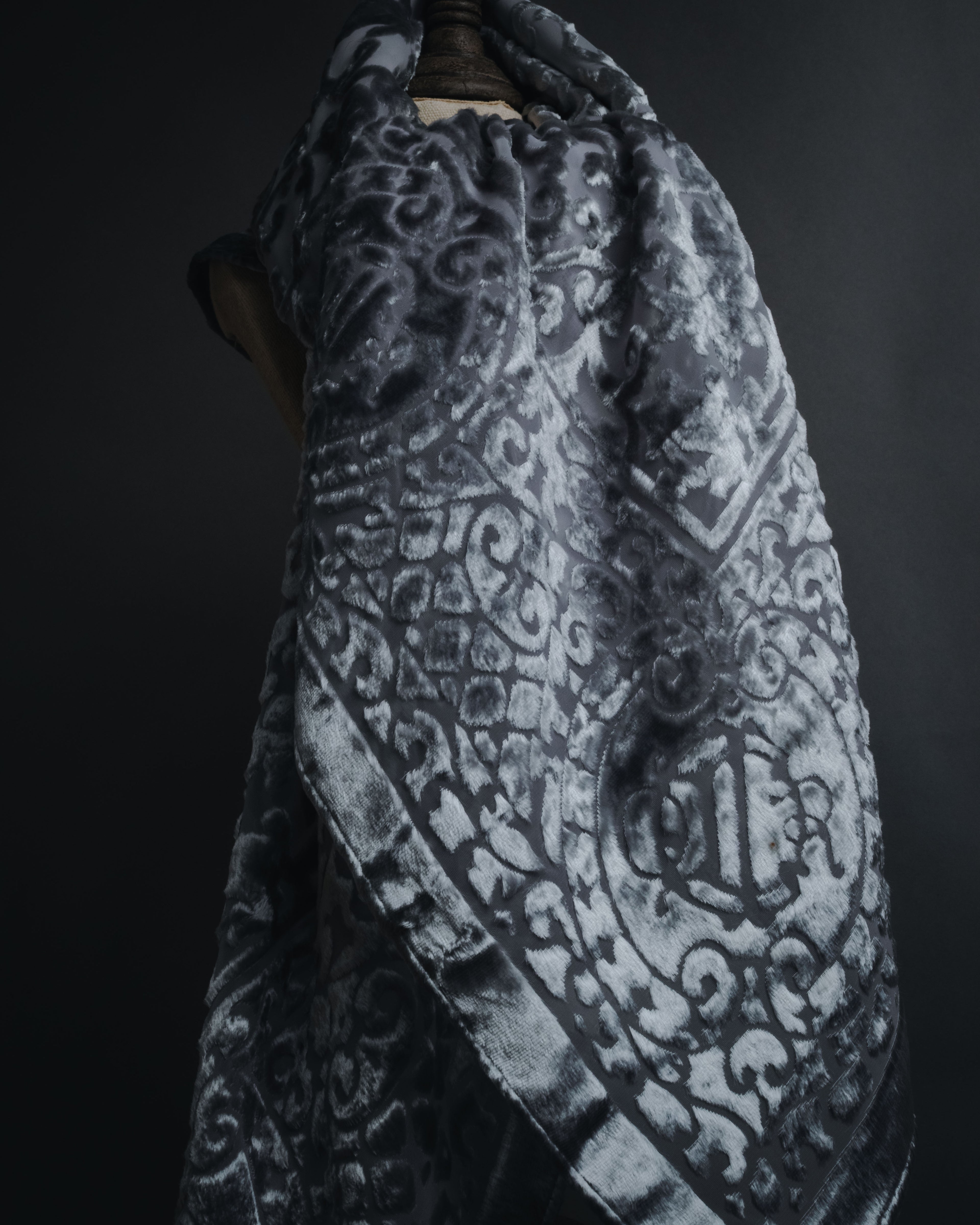 "Christian Dior" 80’s-90’s Burnout velvet arabesque logo stole