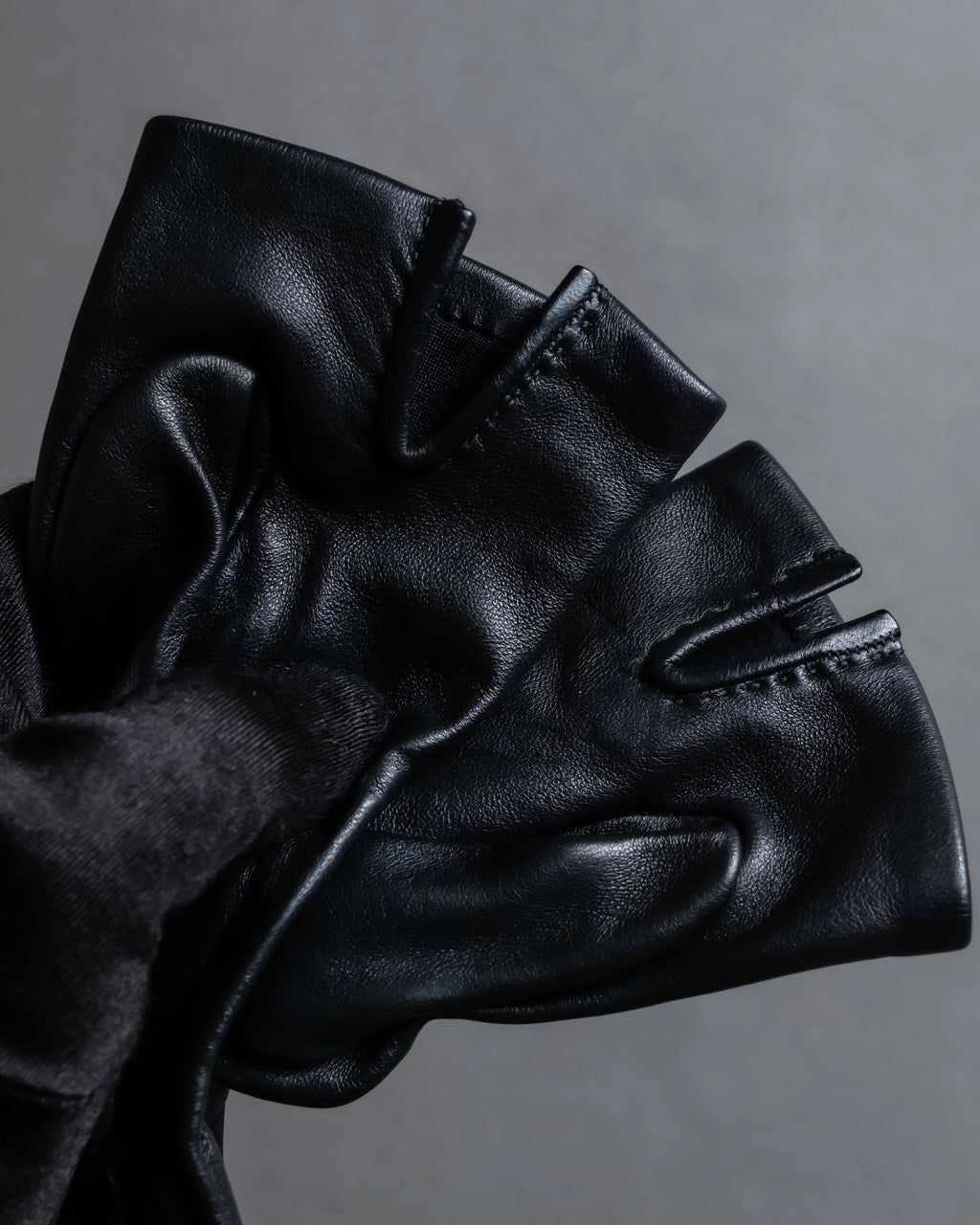 "HERMES" Stud &amp; ring design anjo leather gloves