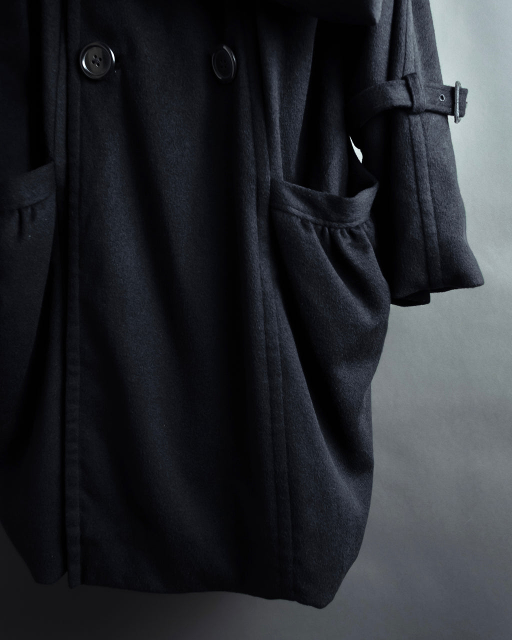"TORUICHOU" Muffler-style collar military detail coat