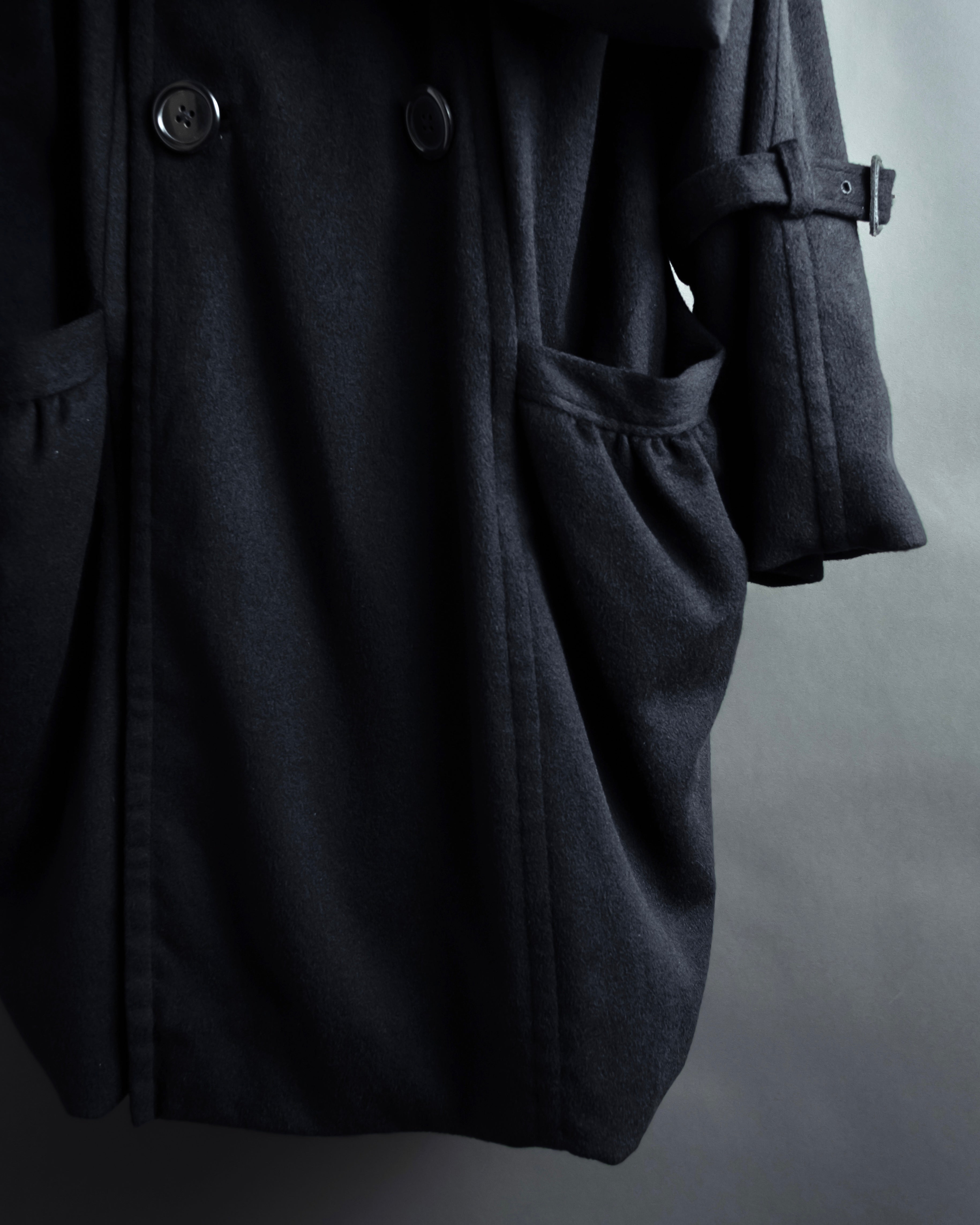 "TORUICHOU" Muffler-style collar military detail coat