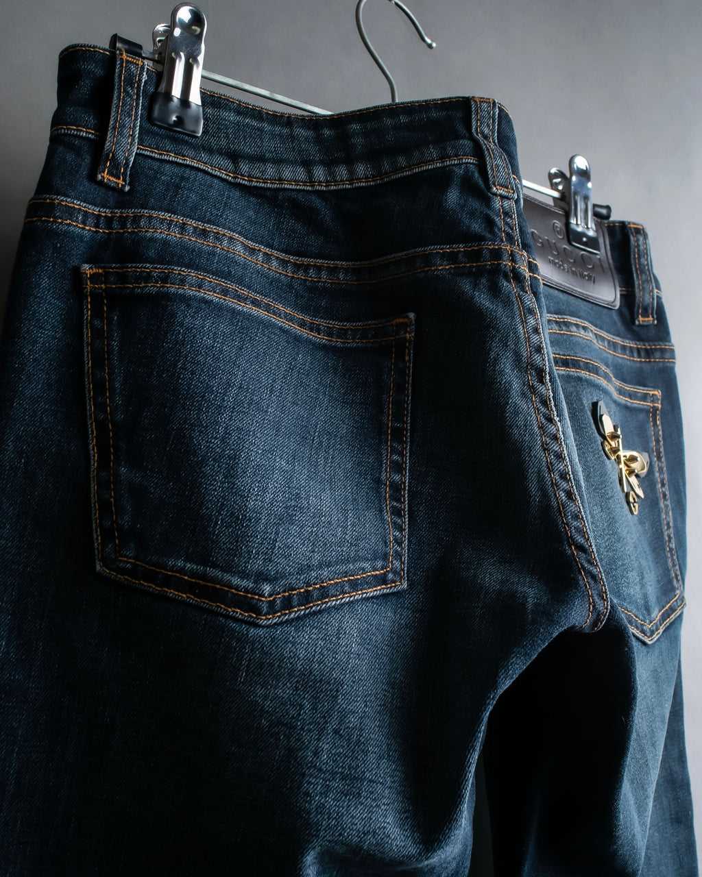 Pantalones de mezclilla con lavado de libélula de GUCCI