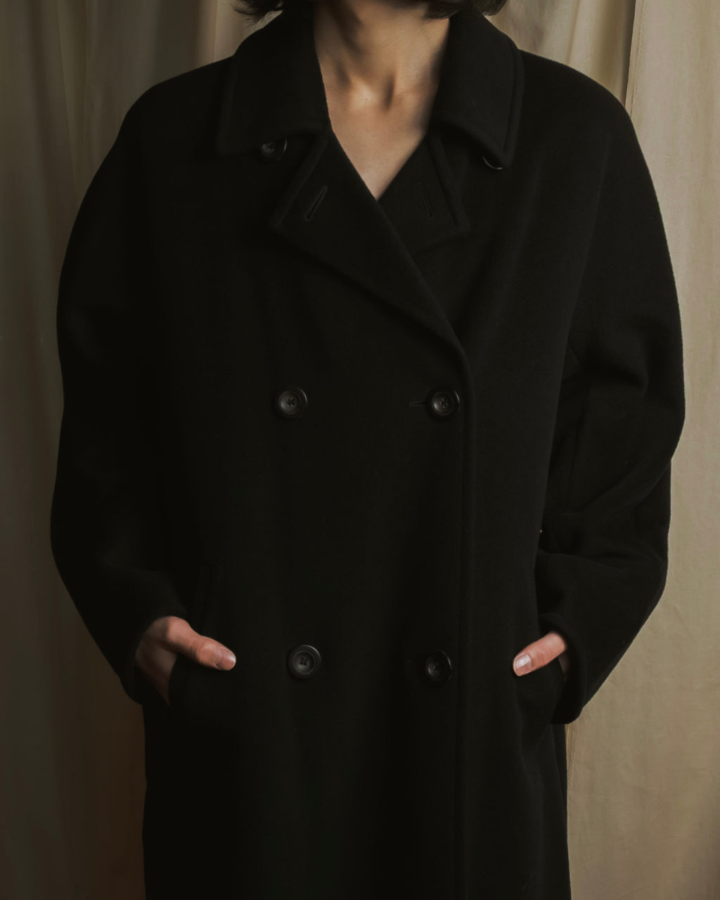 Abrigo de lana virgen de doble botonadura de los años 90-00 de "Max Mara"