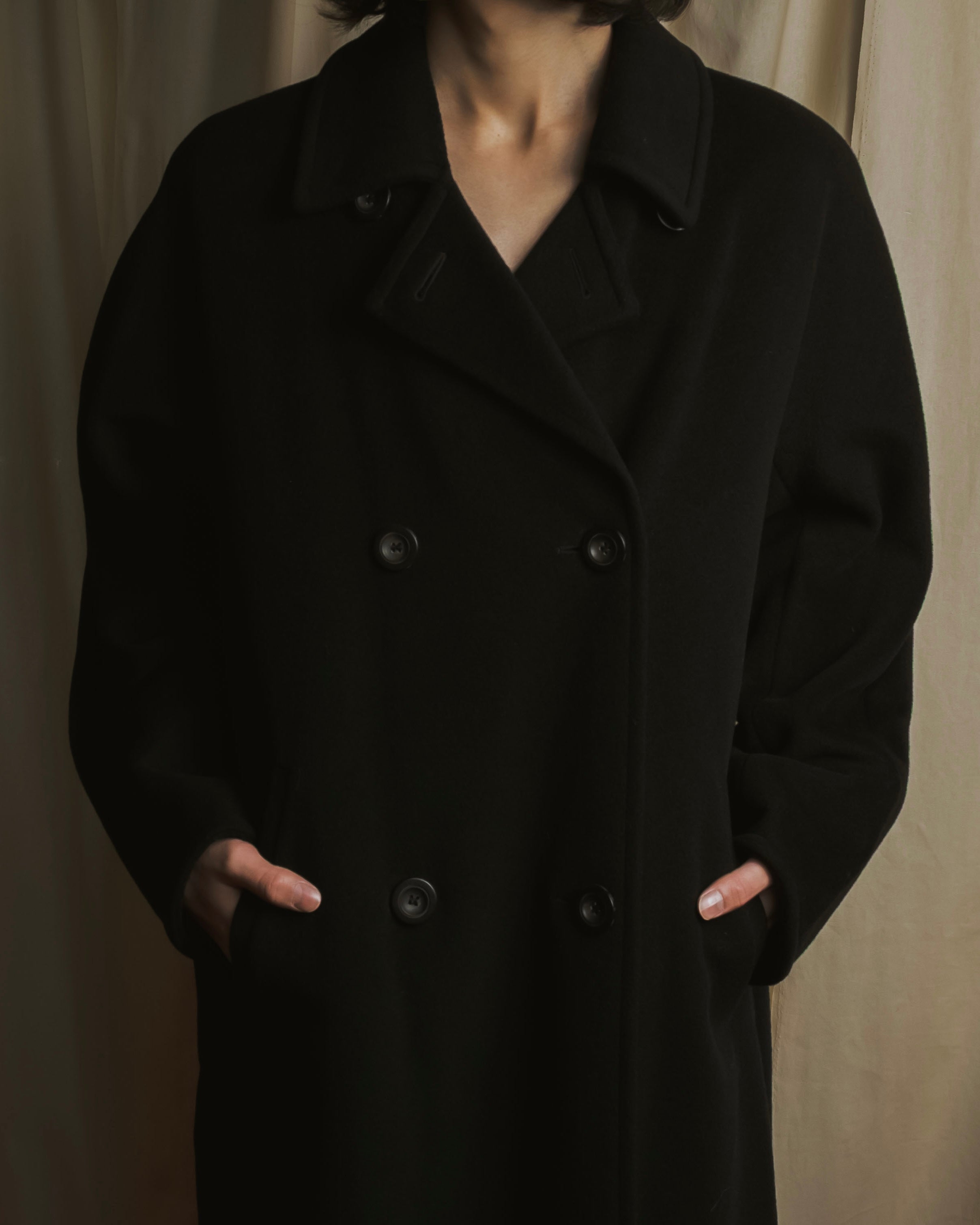 Abrigo de lana virgen de doble botonadura de los años 90-00 de "Max Mara"