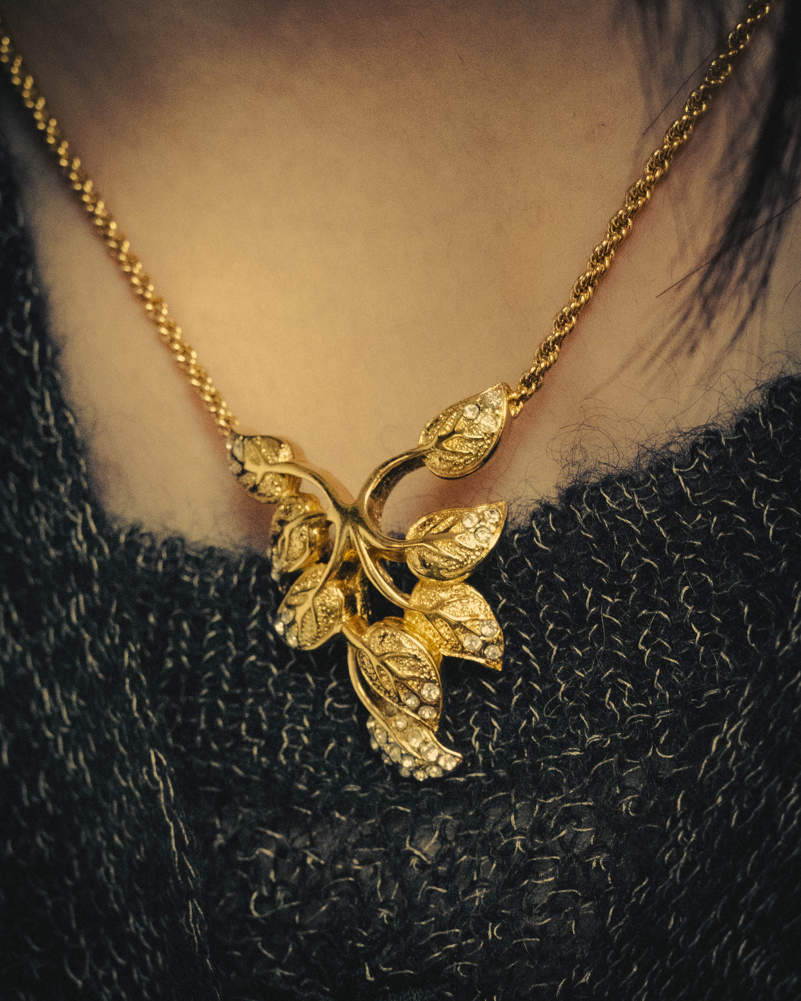 -SPECIAL- “Christian Dior” 80’s-90’s Vintage botanical leaf rhinestone pendant necklace