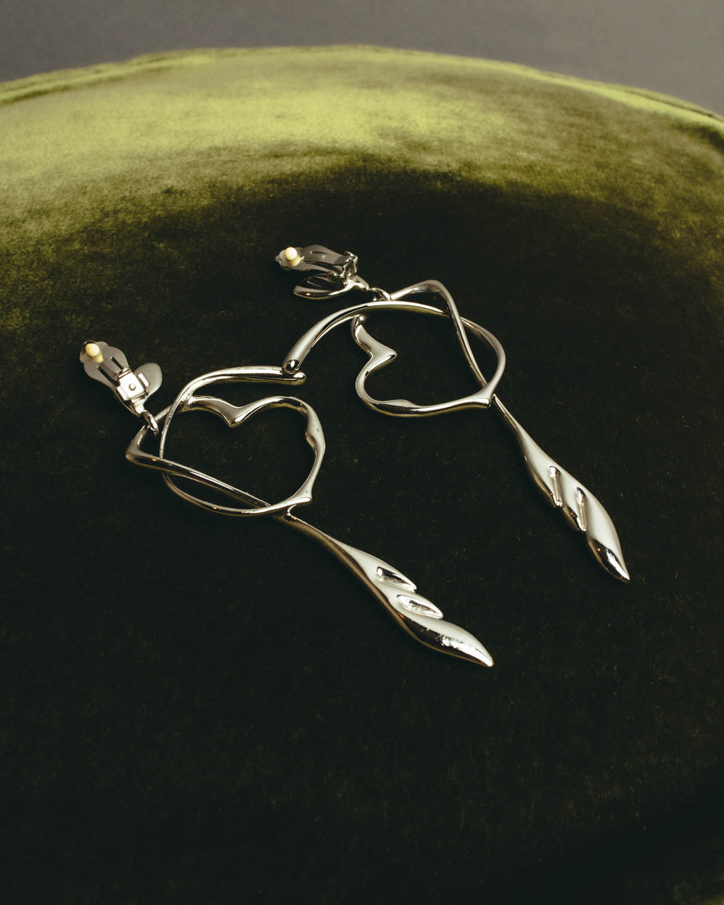 “BALENCIAGA” 2017-2023 organic heart and arrow clip-on drop earrings