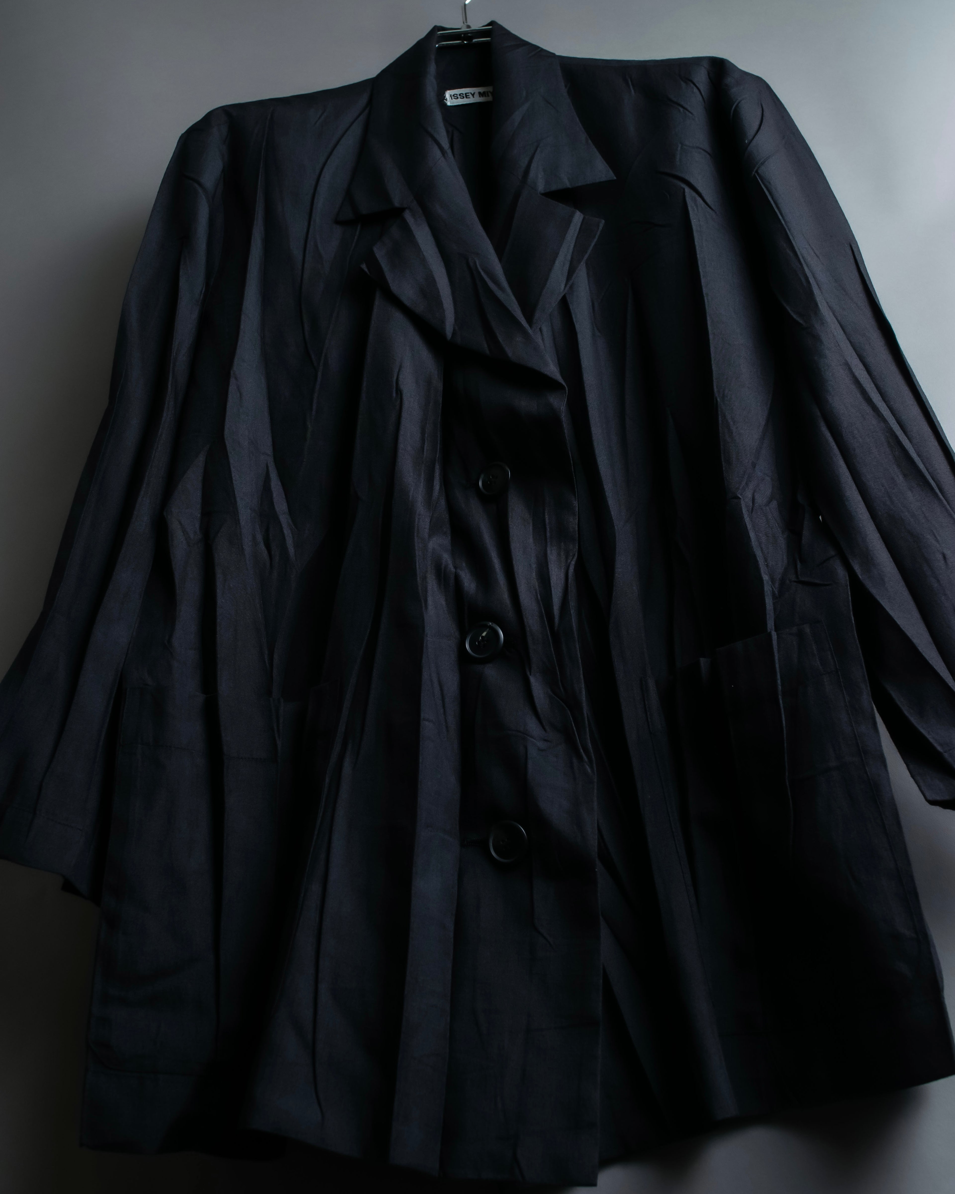 “ISSEY MIYAKE” wrinkle processing oversize tailored jacket