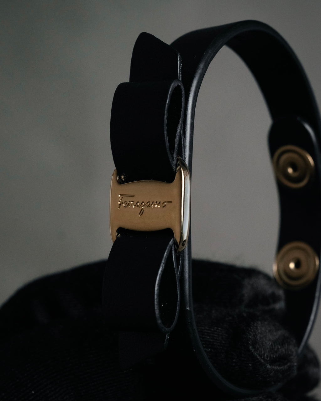 “Salvatore Ferragamo” 2010’s Vara ribbon leather bracelet