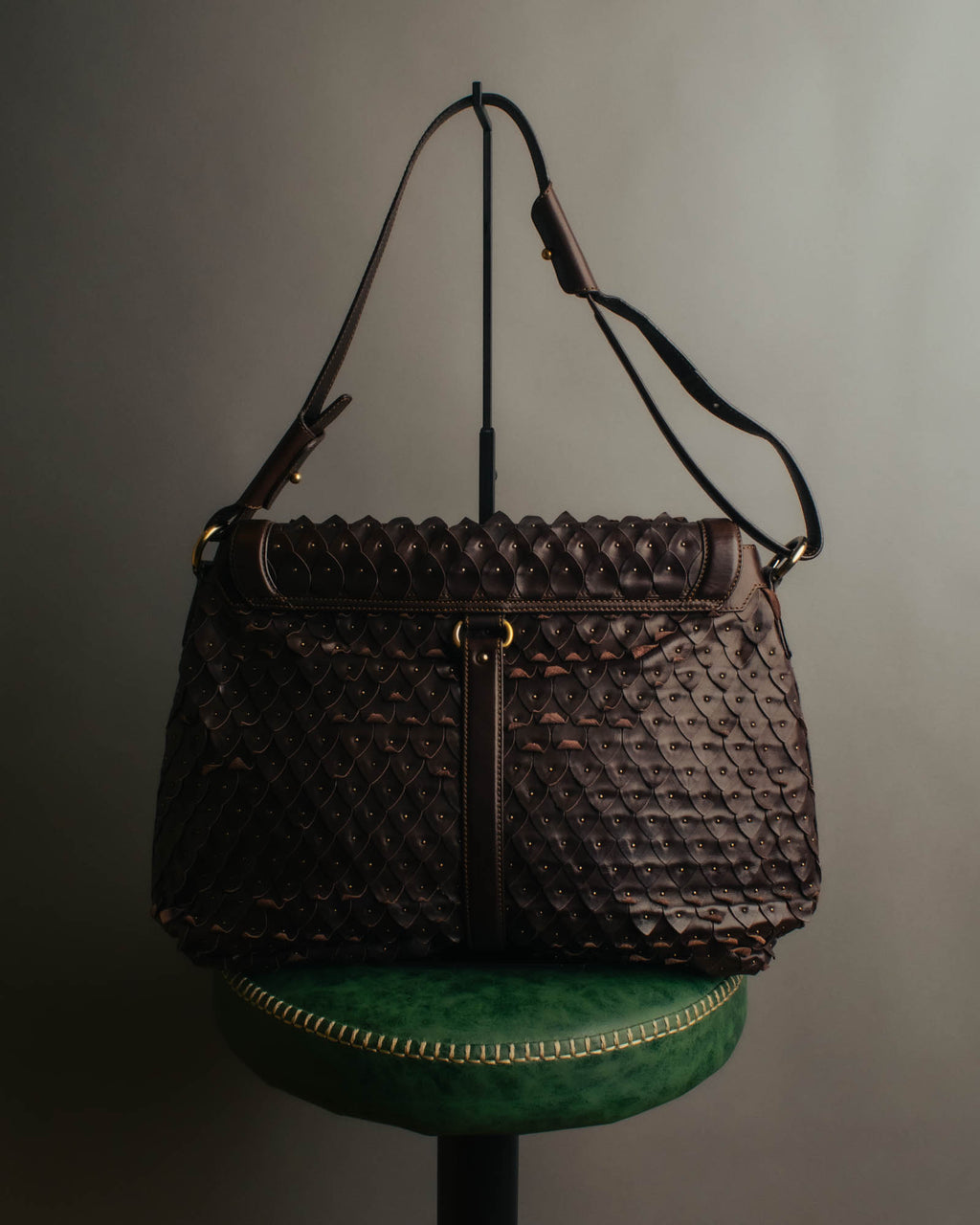 -SPECIAL- “Salvatore Ferragamo” 00’s-10’s Leather scale appliqué gancini shoulder bag
