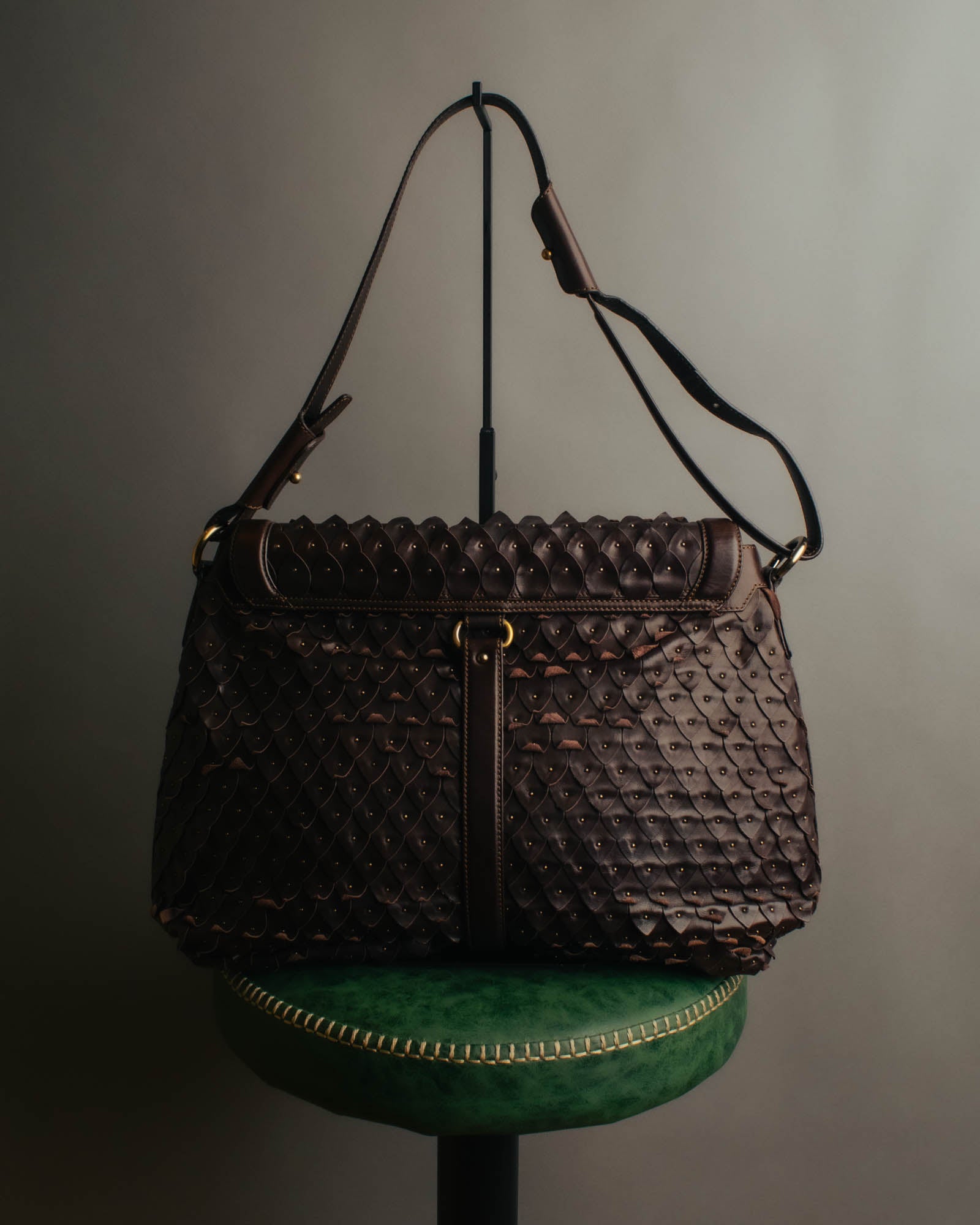 -SPECIAL- “Salvatore Ferragamo” 00’s-10’s Leather scale appliqué gancini shoulder bag