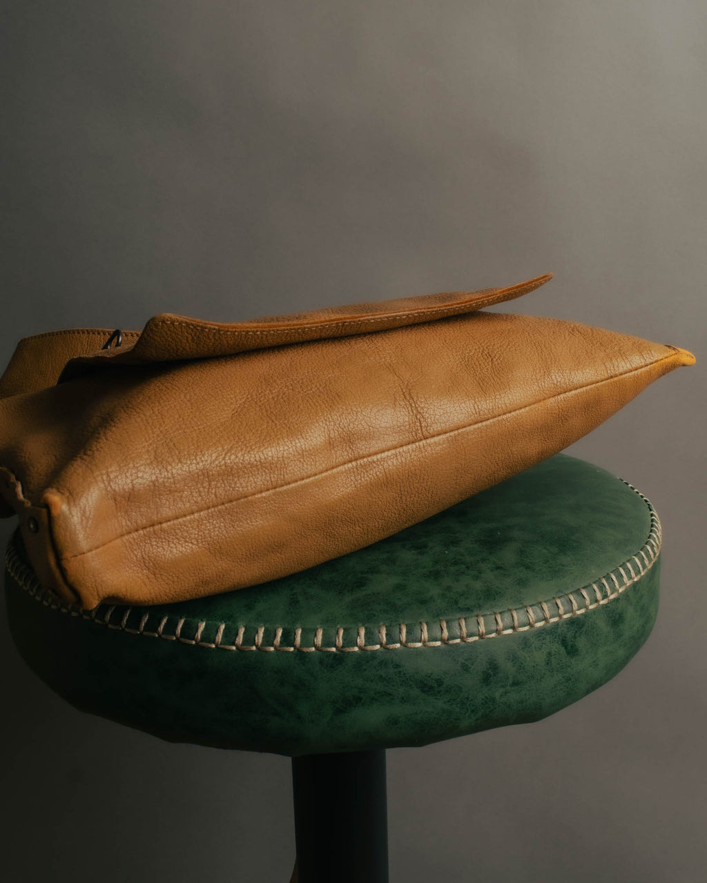 "BOTTEGA VENETA" 00's-10's Grained leather messenger bag