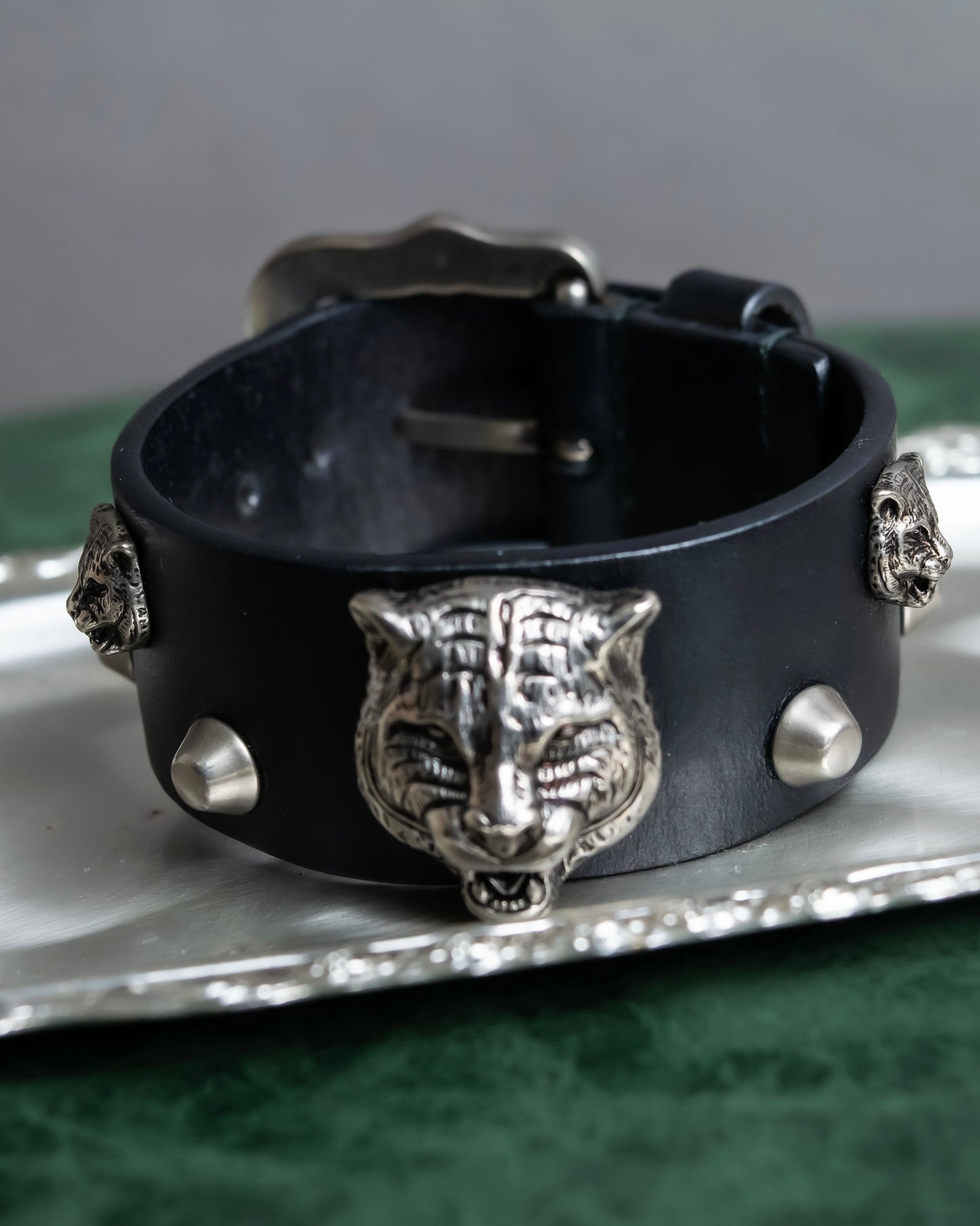 "GUCCI" Cat head motif stud design leather bracelet