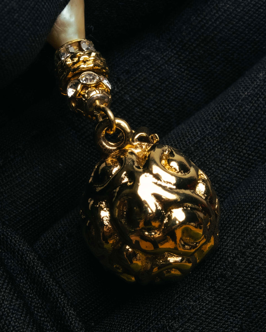 "Yves Saint Laurent" 80's-90's Pearl clip on drop earrings