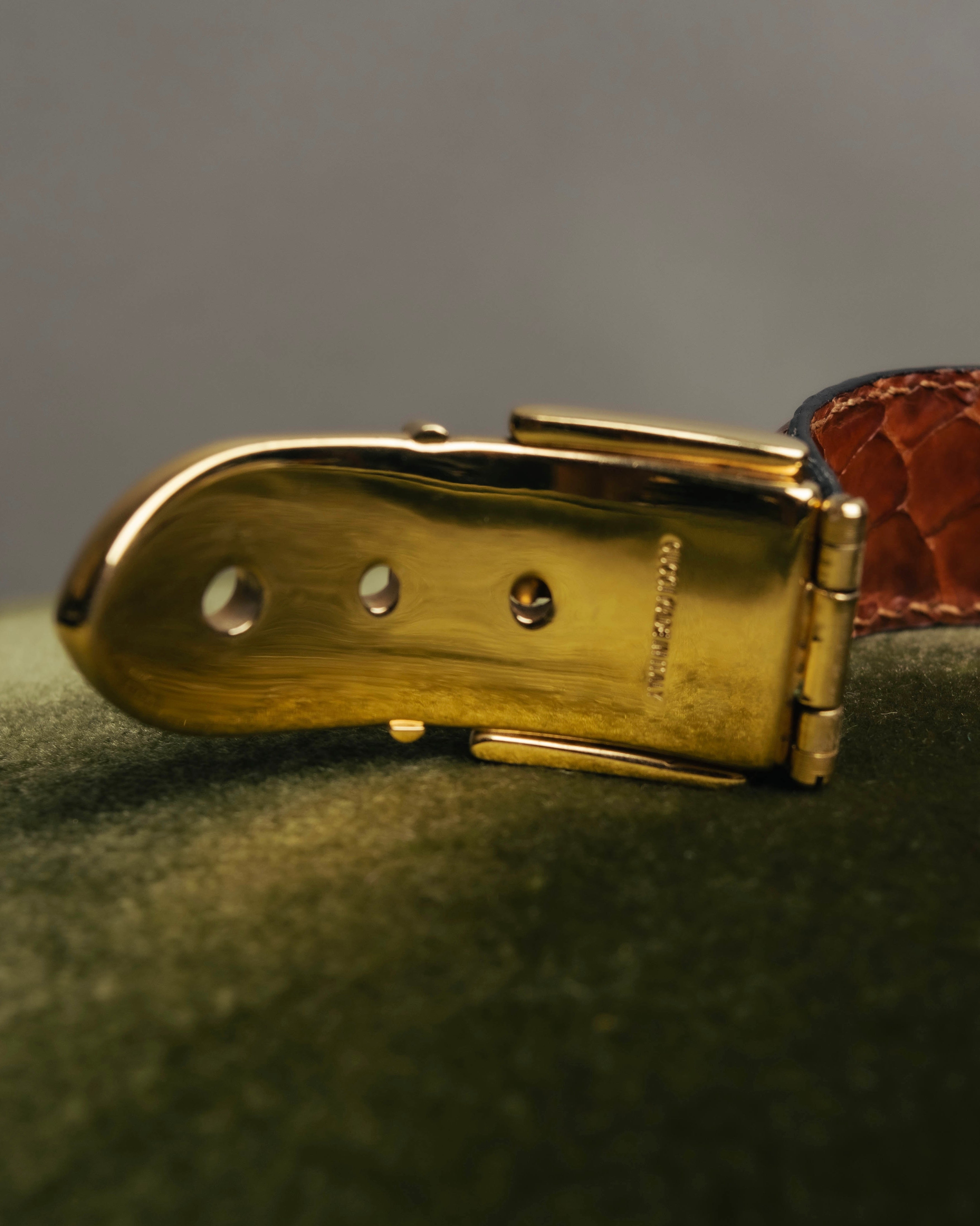 "GUCCI" 90's-00's Embossed leather buckle bangle