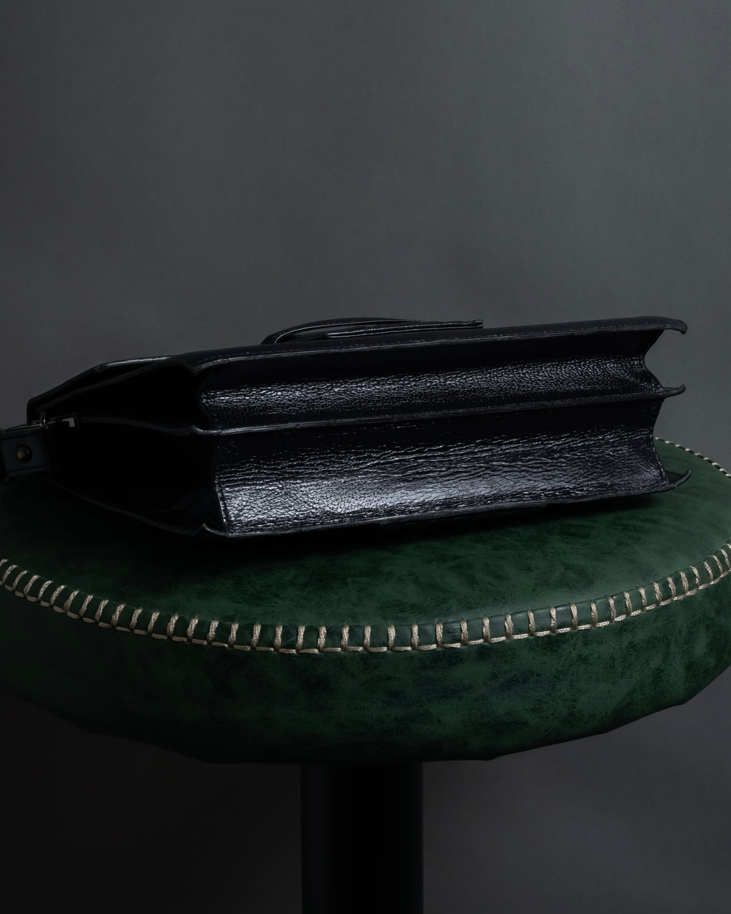 "YVES SAINT LAURENT" Straight ridge design square forum leather bag