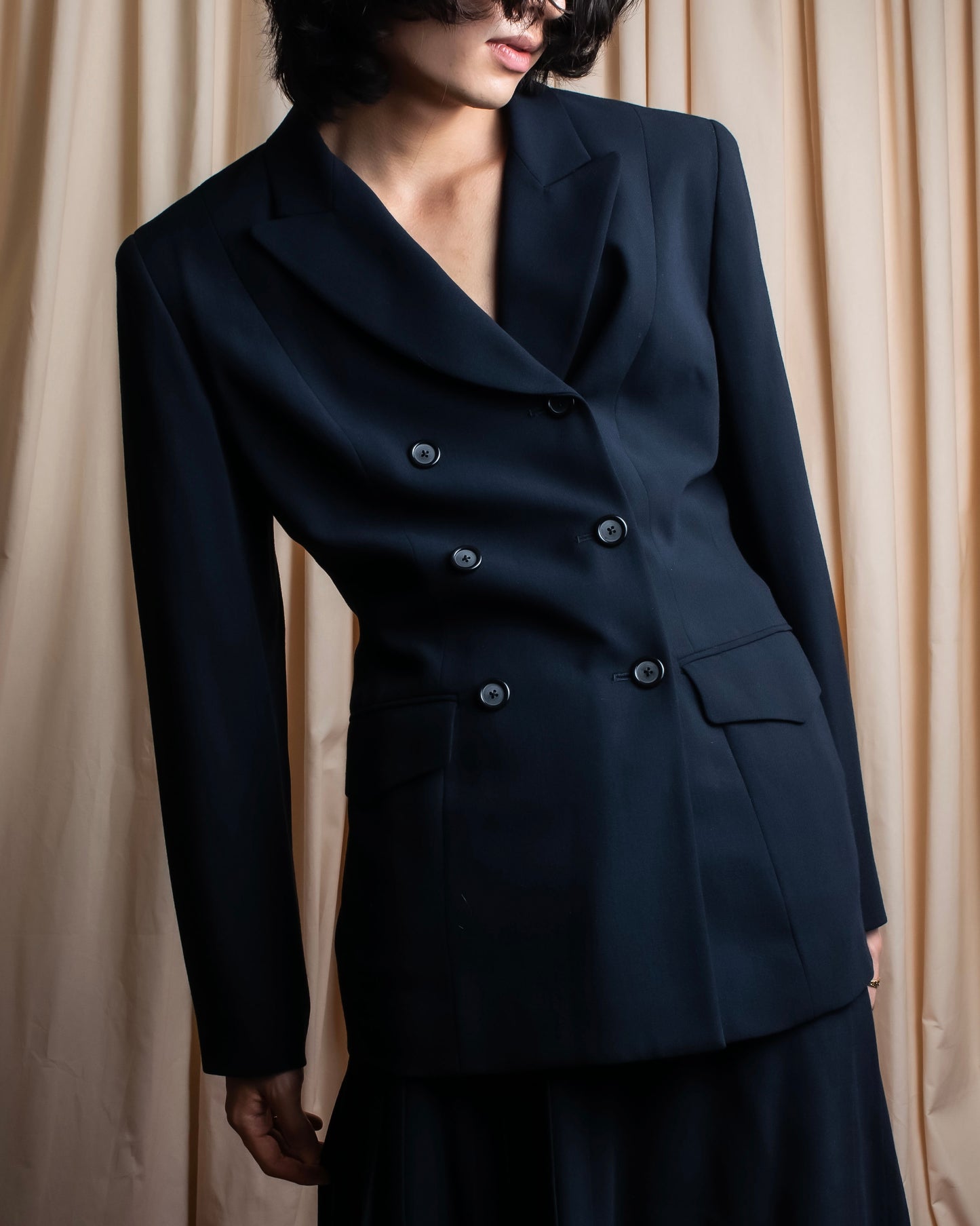 "DKNY" Peak lapel buttoned tailored jacket＆pleated wrap skirt set up