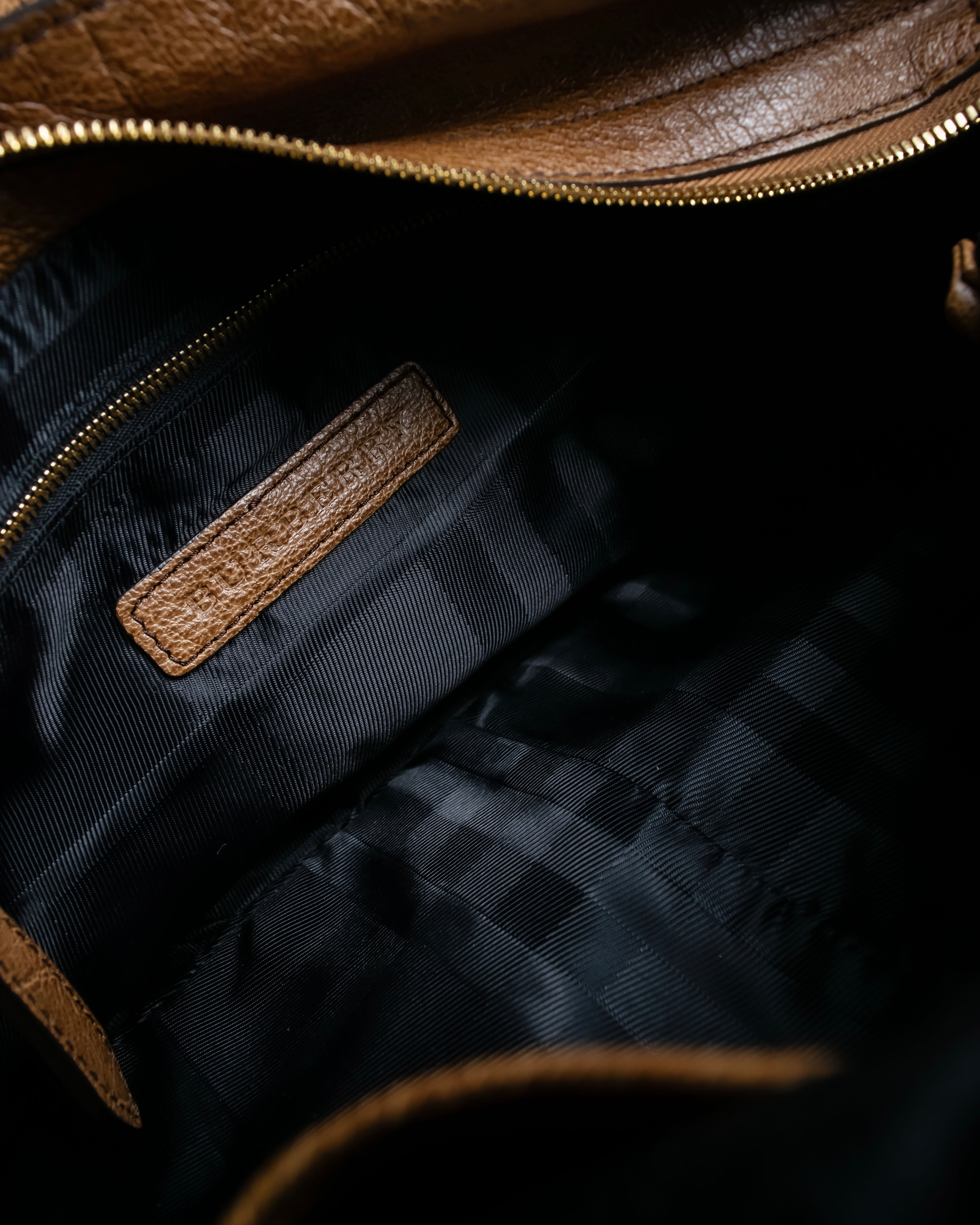 "BURBERRY" Chain design grained full grain leather shoulder bag