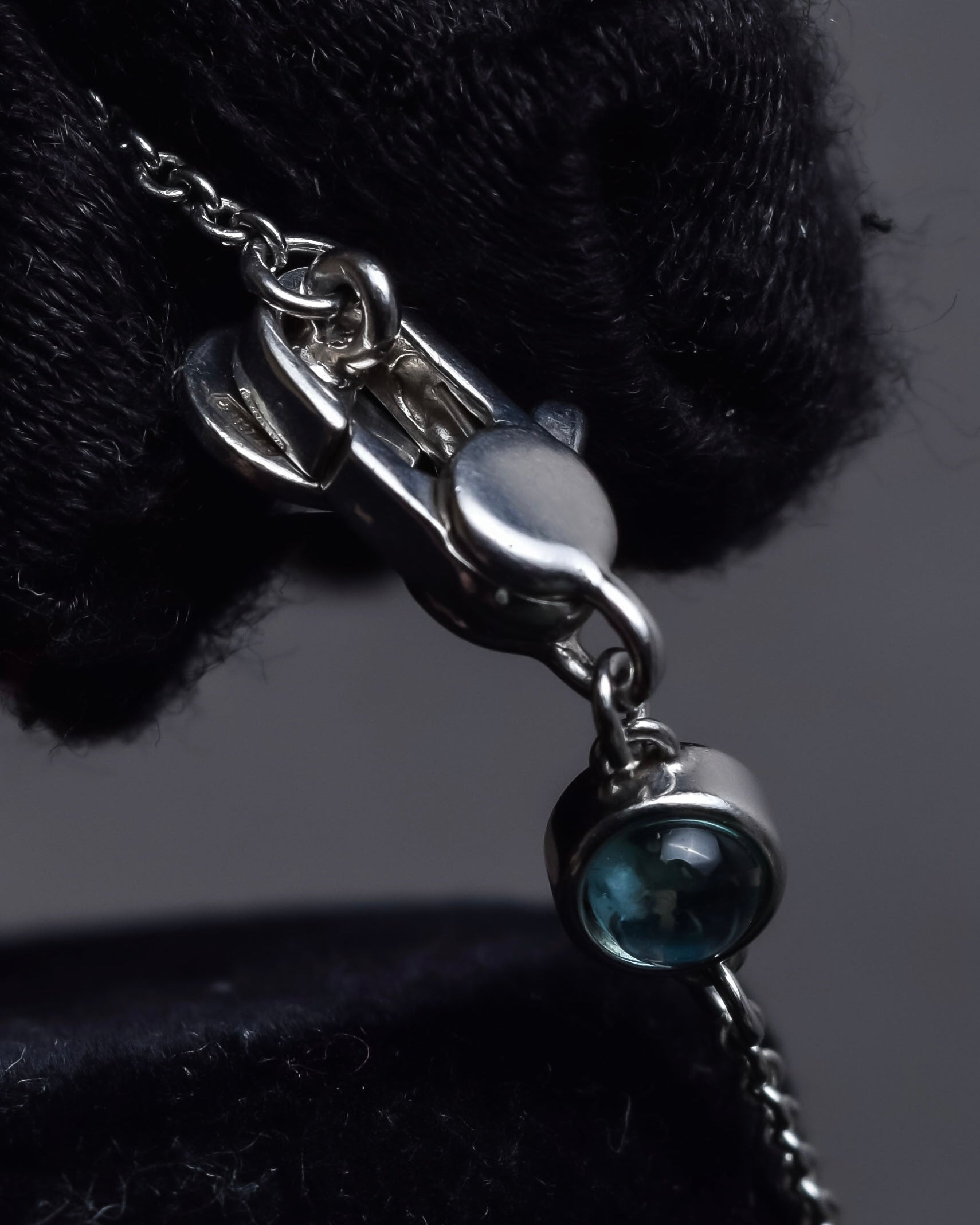 "GUCCI" Heart motif silver necklace