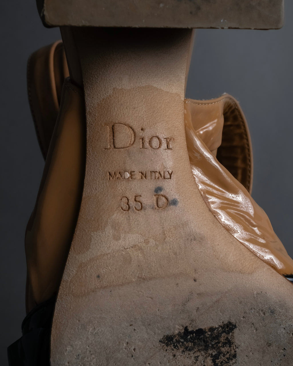 "Dior" Cutting design patent leather pointed toe pumps