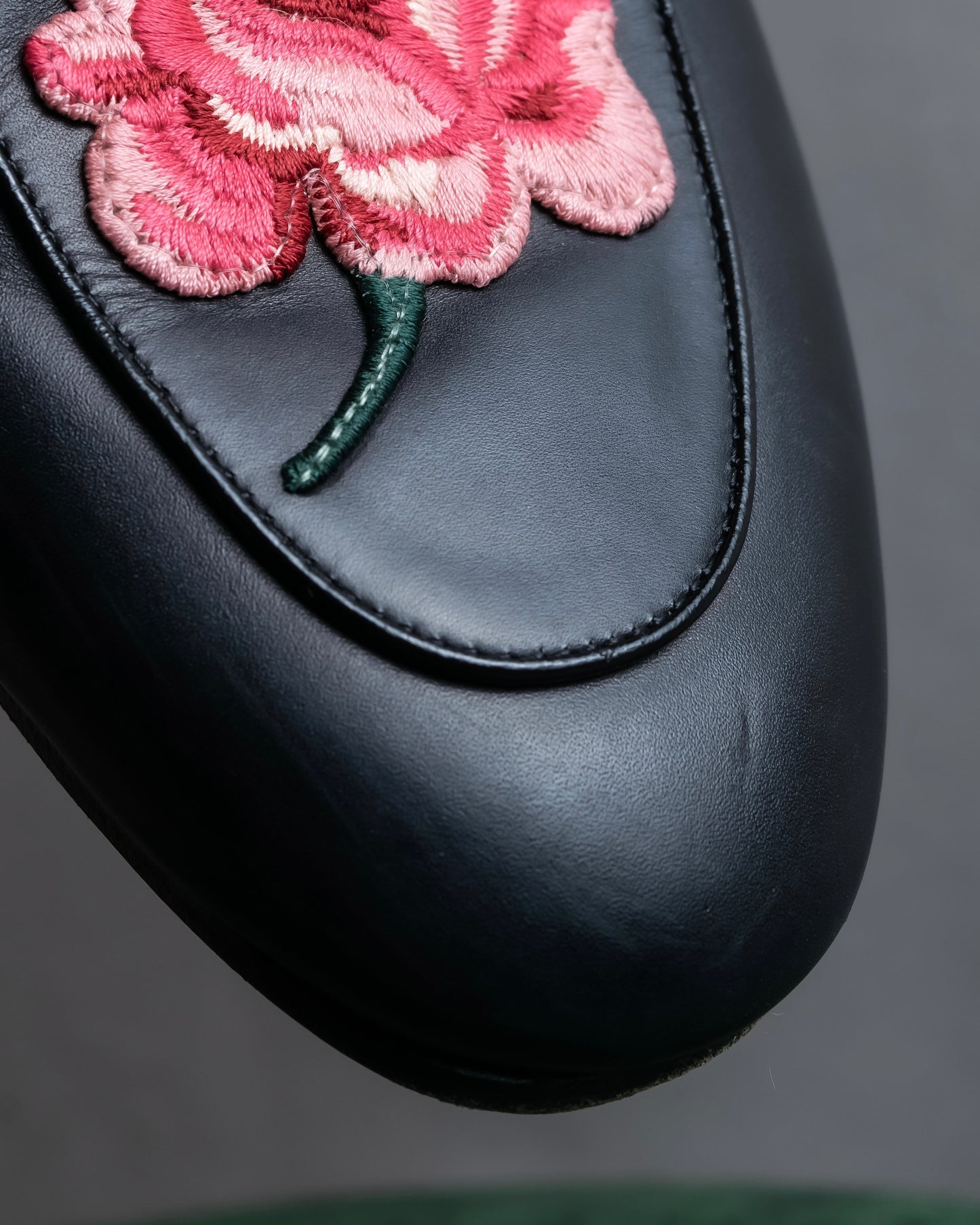 "GUCCI" Rose＆leaf embroidery princetown loafers