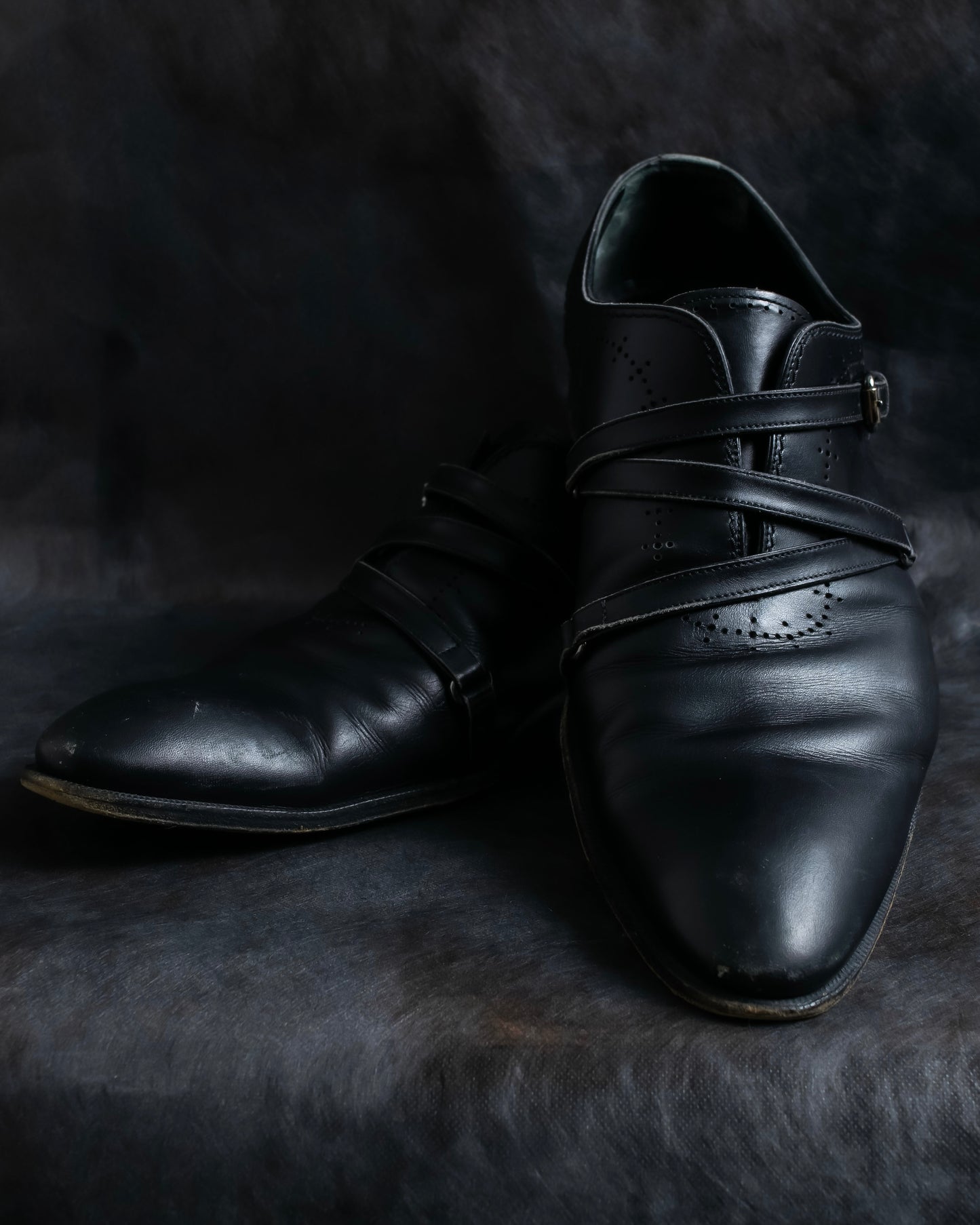 "LOUIS VUITTON" Belted hole design leather shoes