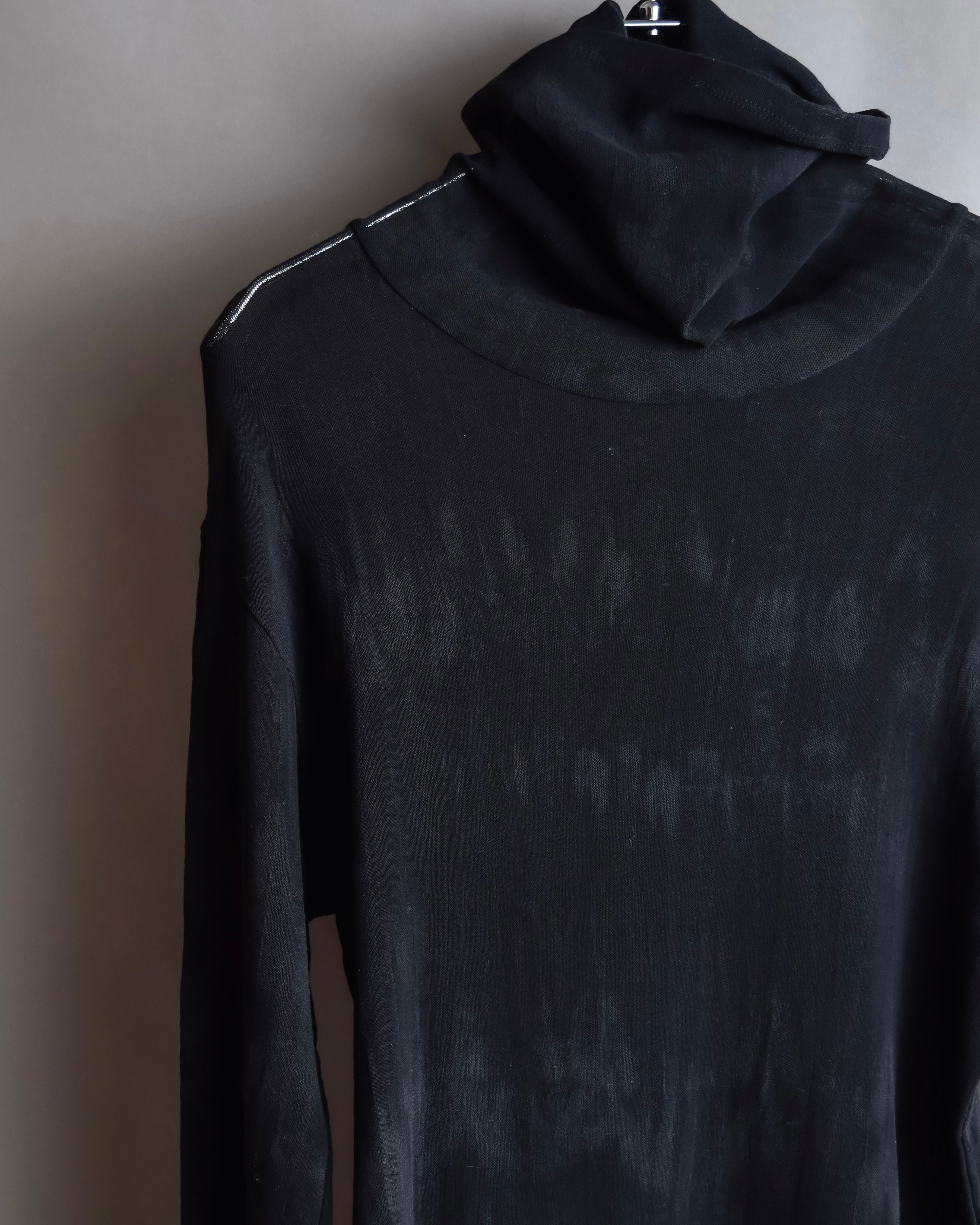 "ISSEY MIYAKE" Layered design high neck delicate knit
