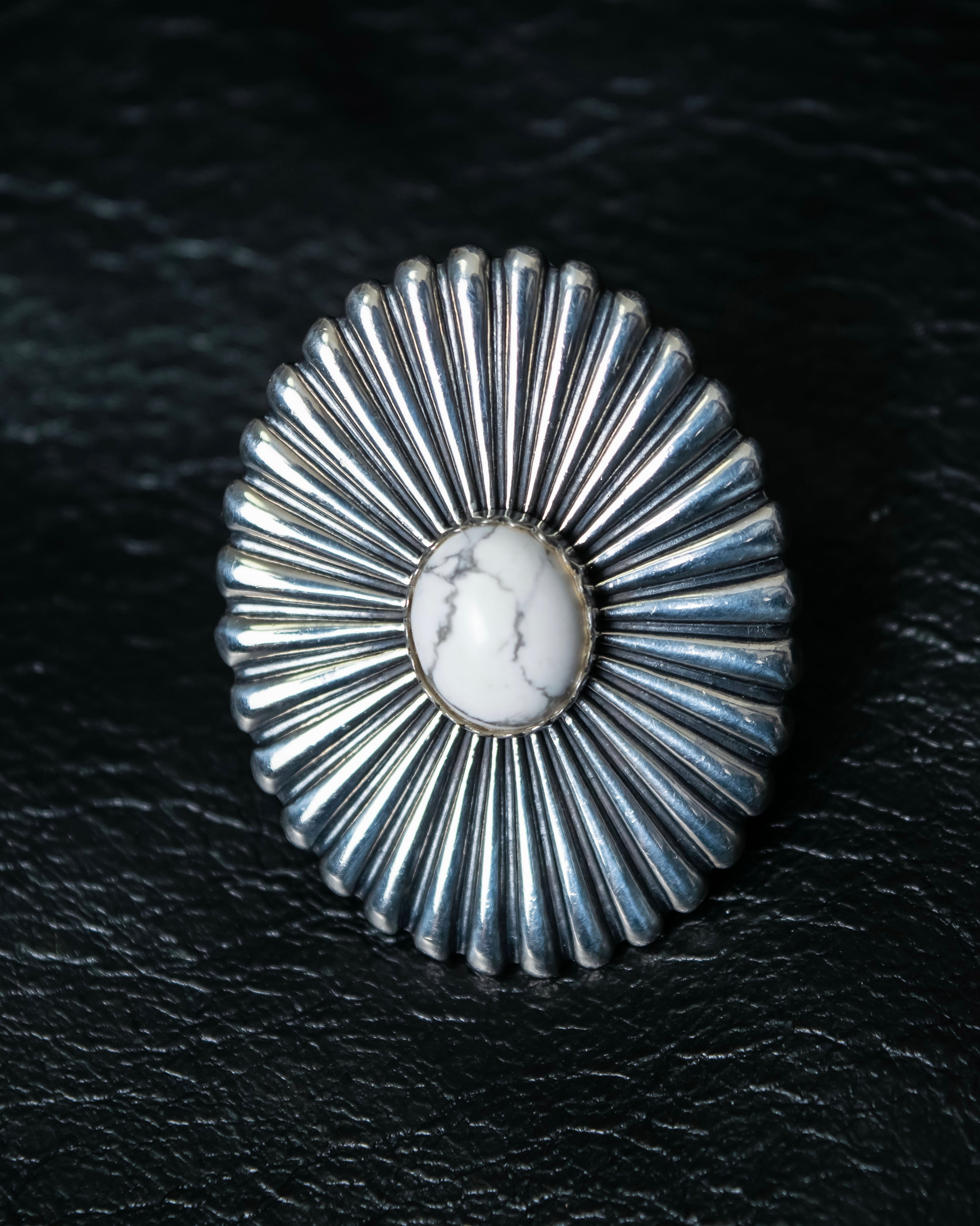 “Enasoluna” Flower motif marble stone silver ring