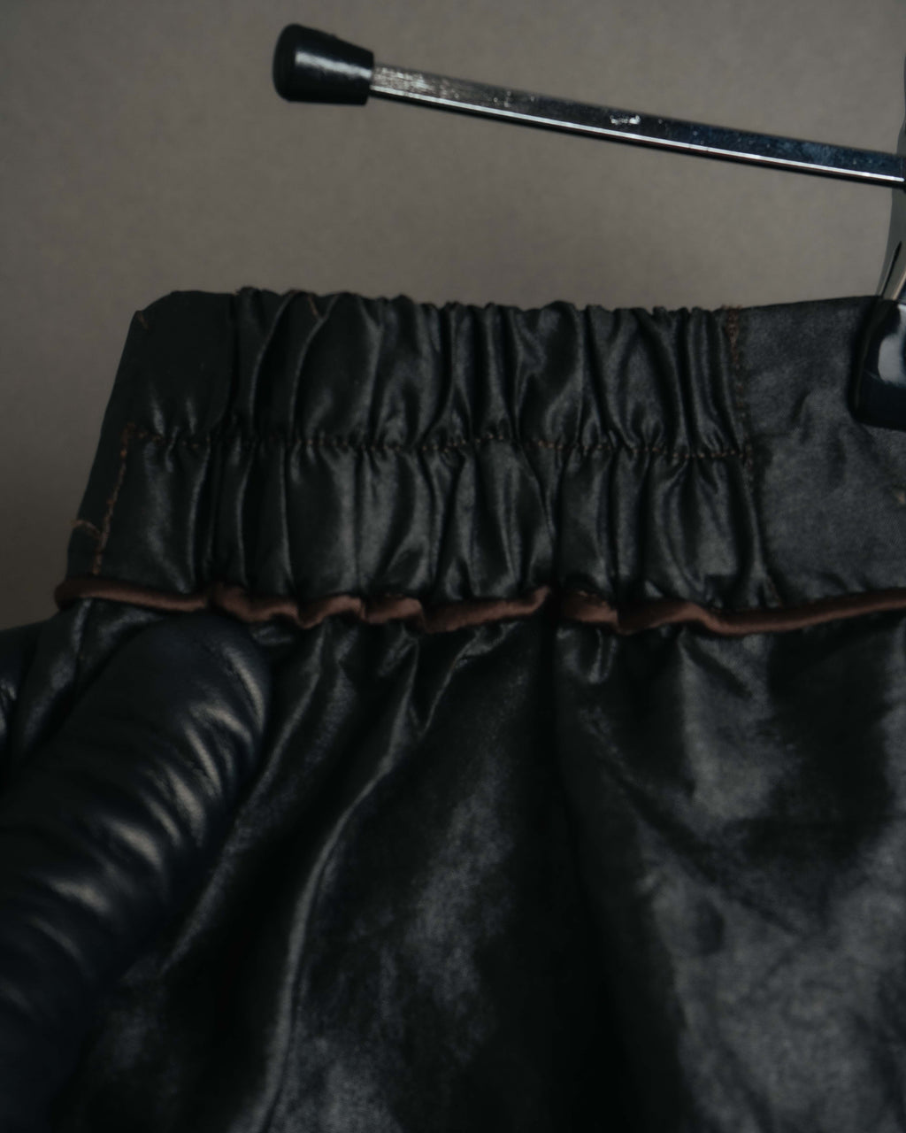 -MOOD Vintage Collections-
90’s-00’s Shiny textured wide leg trousers
