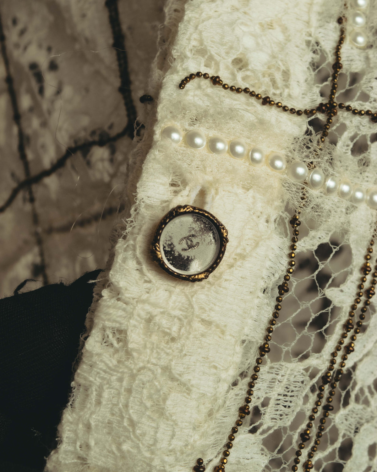 -SPECIAL- "CHANEL" 10's-20's Embellished floral lace and pearl check oversized shirt