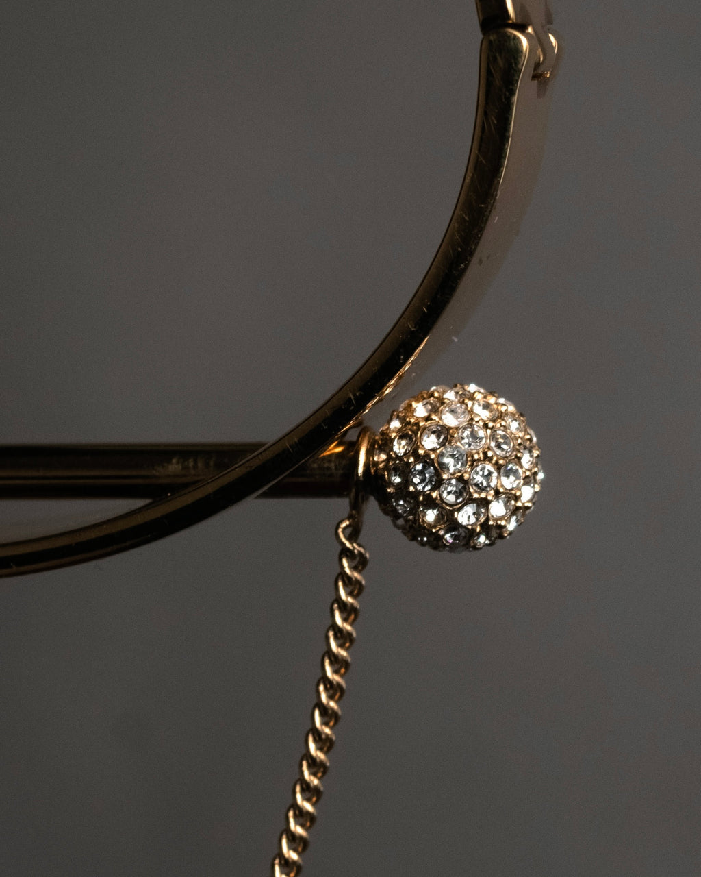 “Chloe” 2010’s crystal sphere chain bangle