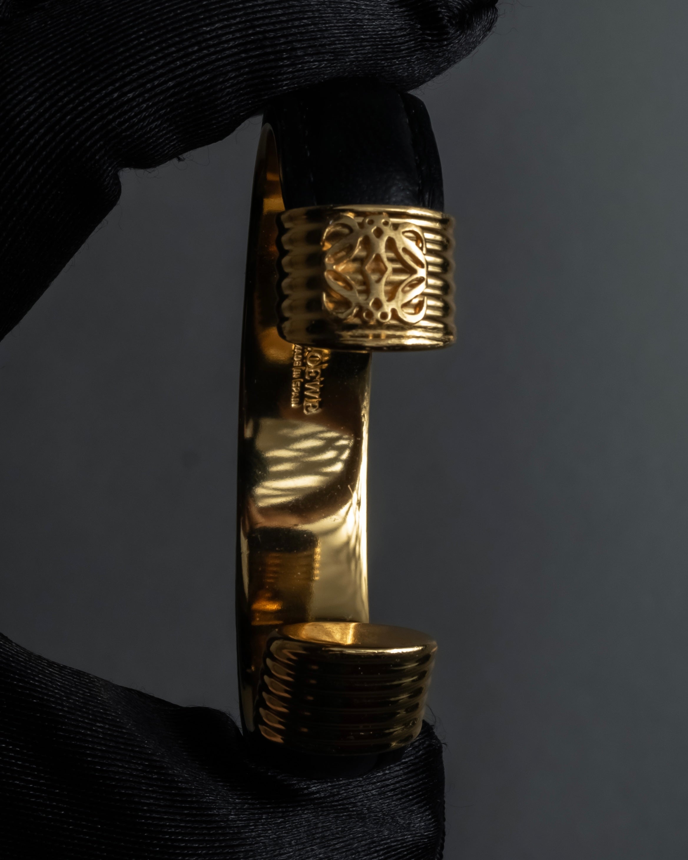 "LOEWE" Anagram logo engraved leather bangle