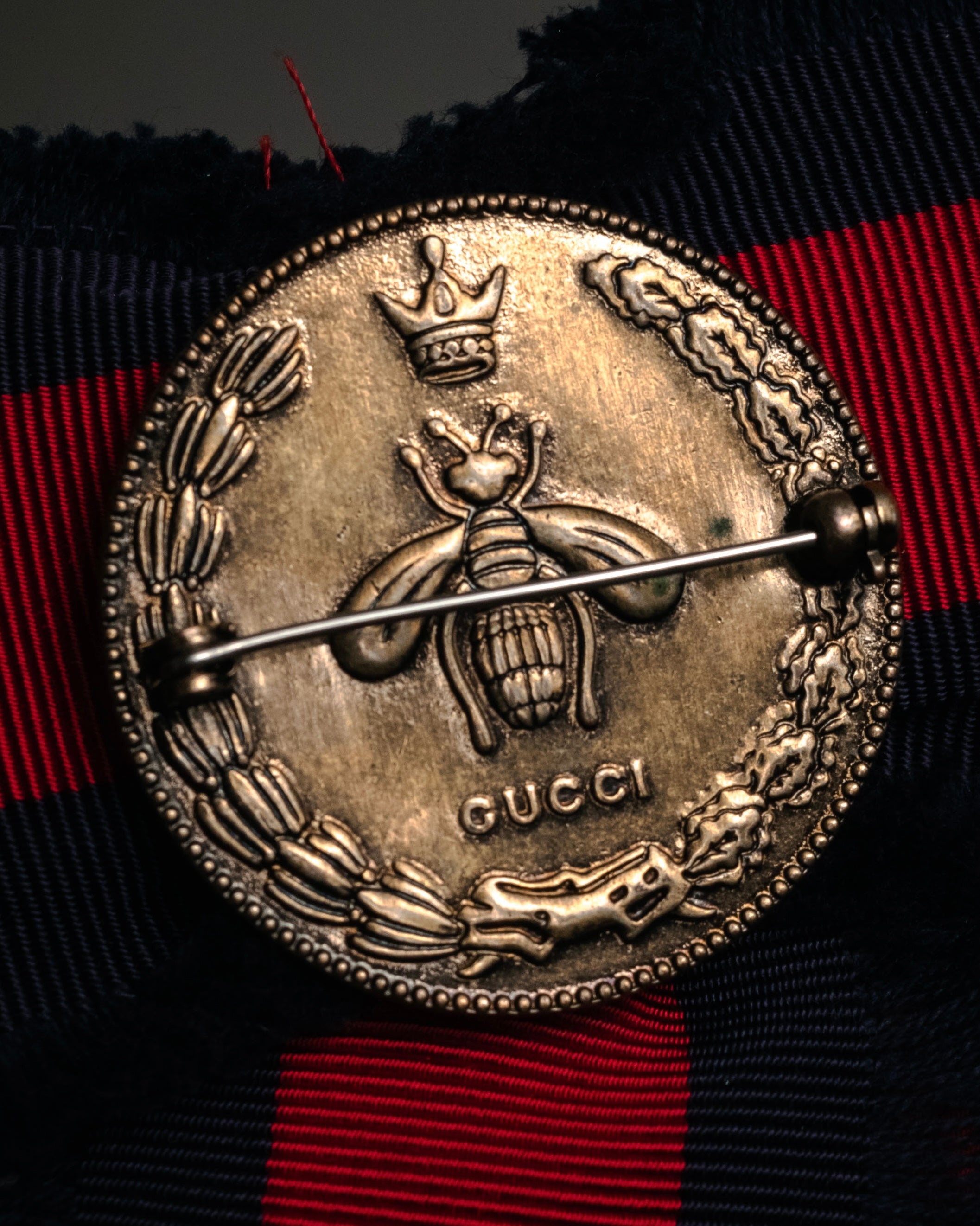 “GUCCI” 2016–2019 Web stripe crystal bow brooch