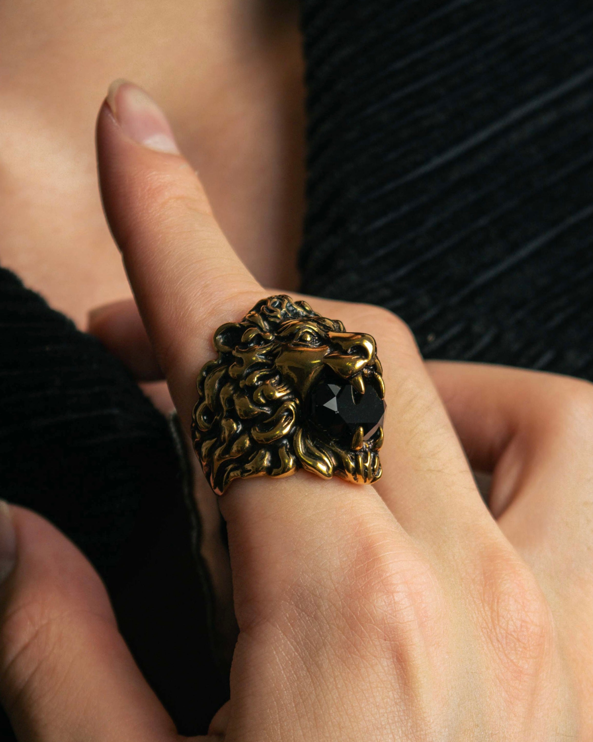 "GUCCI" Michele period lion head gold ring