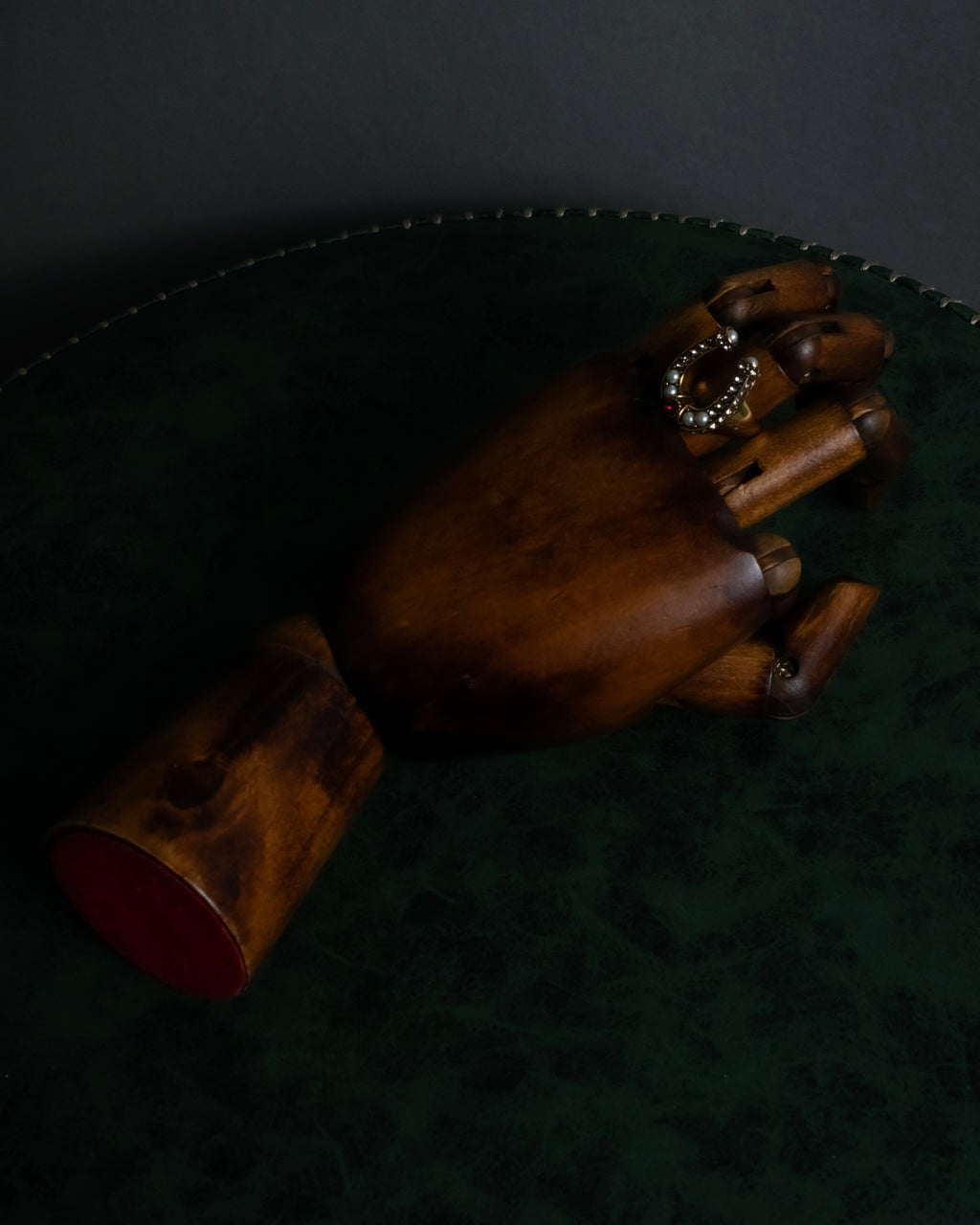 "Alexandar McQueen" Horseshoe motif red stone top ring