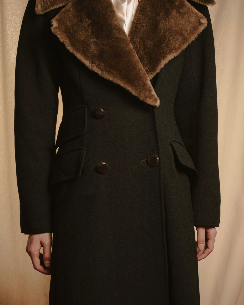 -SPECIAL- "Max Mara"
90’s Detachable fur collar virgin wool long coat