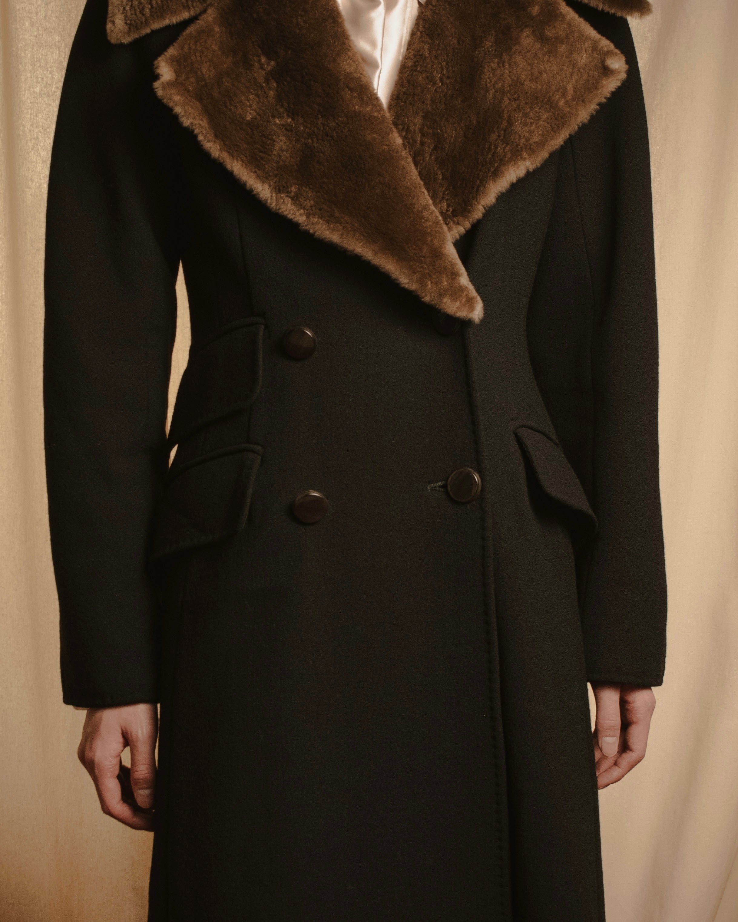 -SPECIAL- "Max Mara"
90’s Detachable fur collar virgin wool long coat