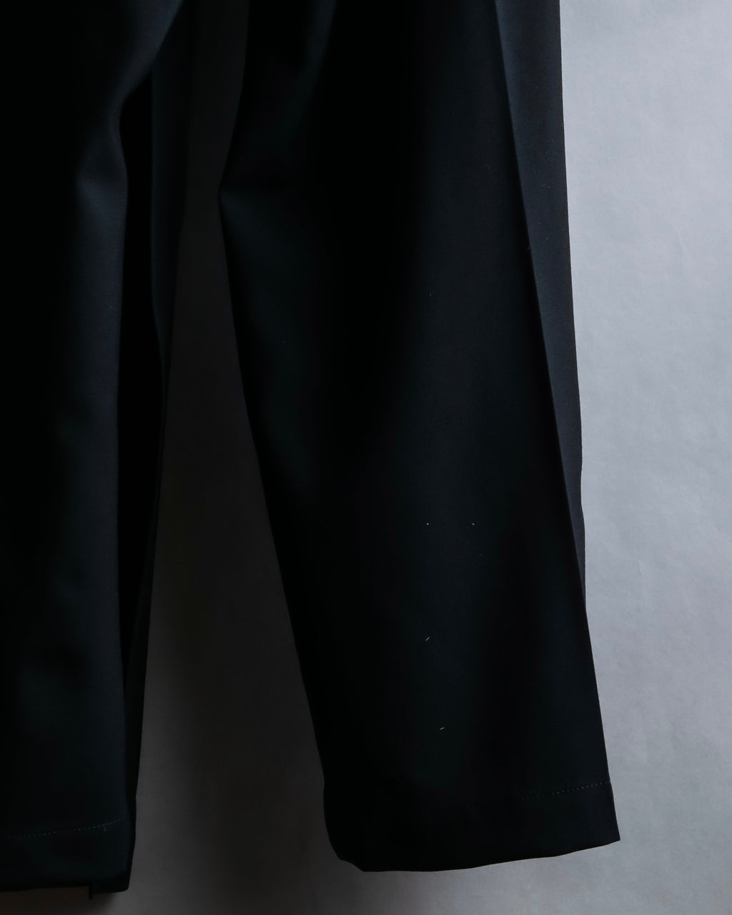 "YOHJI YAMAMOTO +NOIR" Asymmetrical slit sarouel slacks