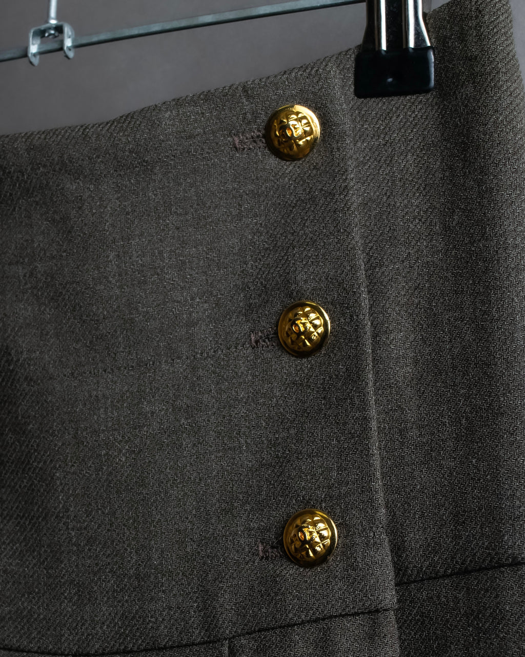 "CHANEL" Side button design pleated flared skirt