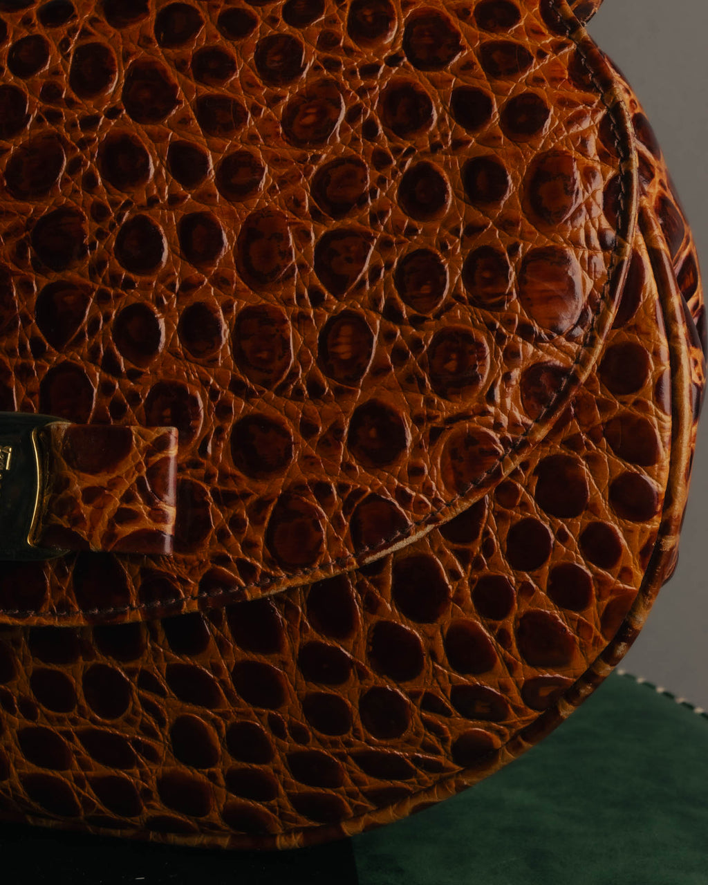 -SPECIAL- "Salvatore Ferragamo" 90's Glossy crocodile pattern shoulder bag