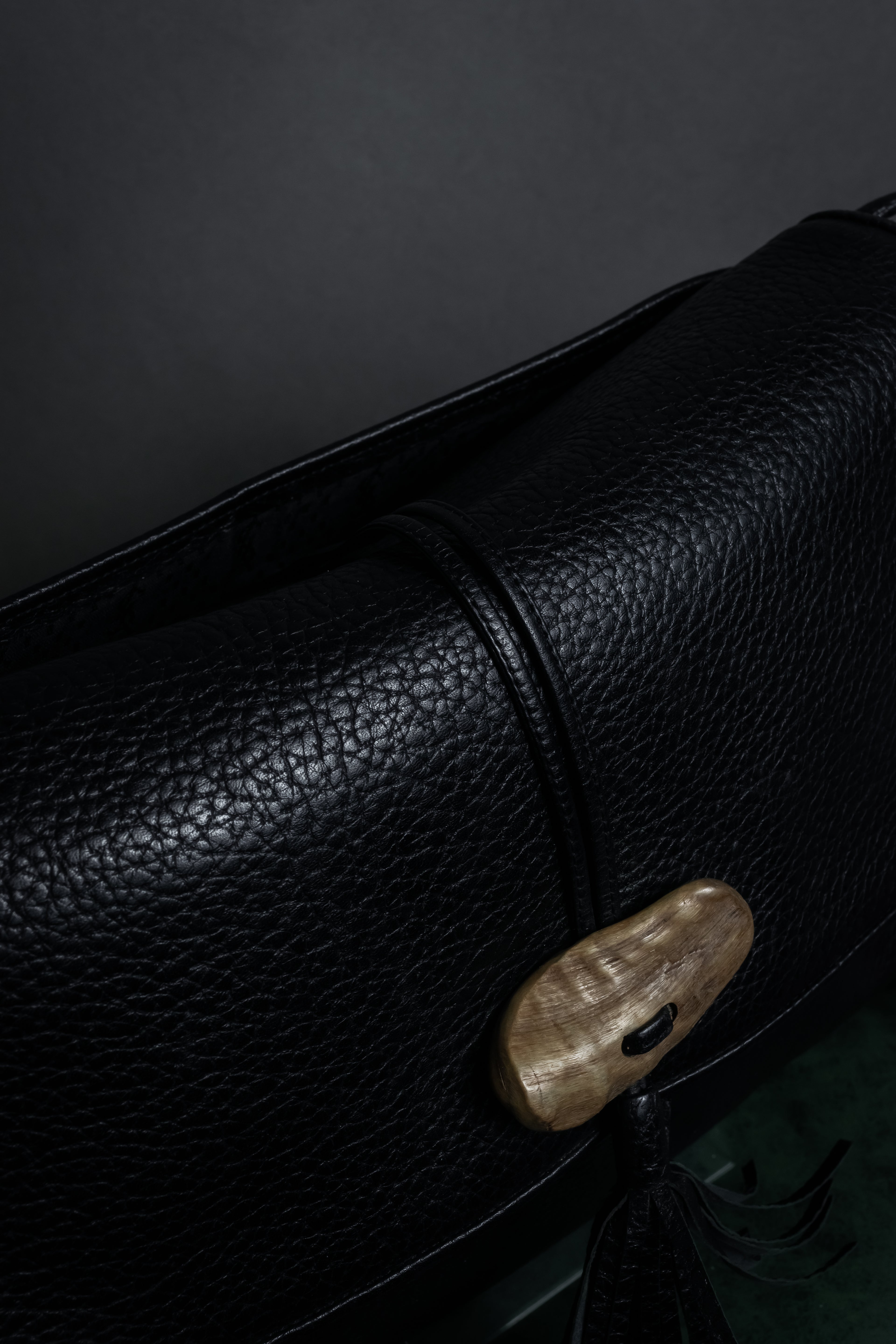 "YVES SAINT LAURENT" 80's-90's Wood toggle design pebbled leather bag