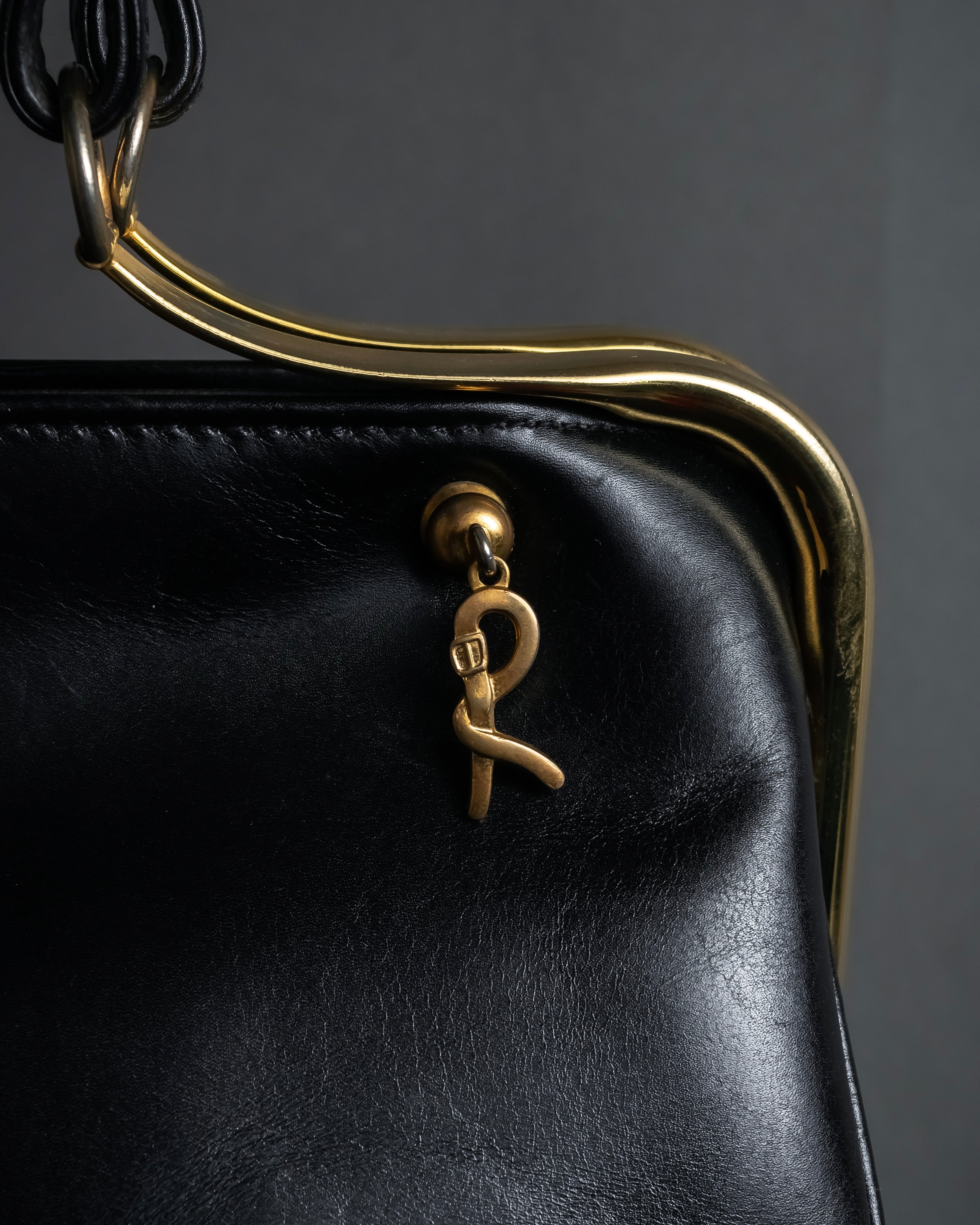 "Roberta Di Camerino" Logo motif charm design modern doctor bag