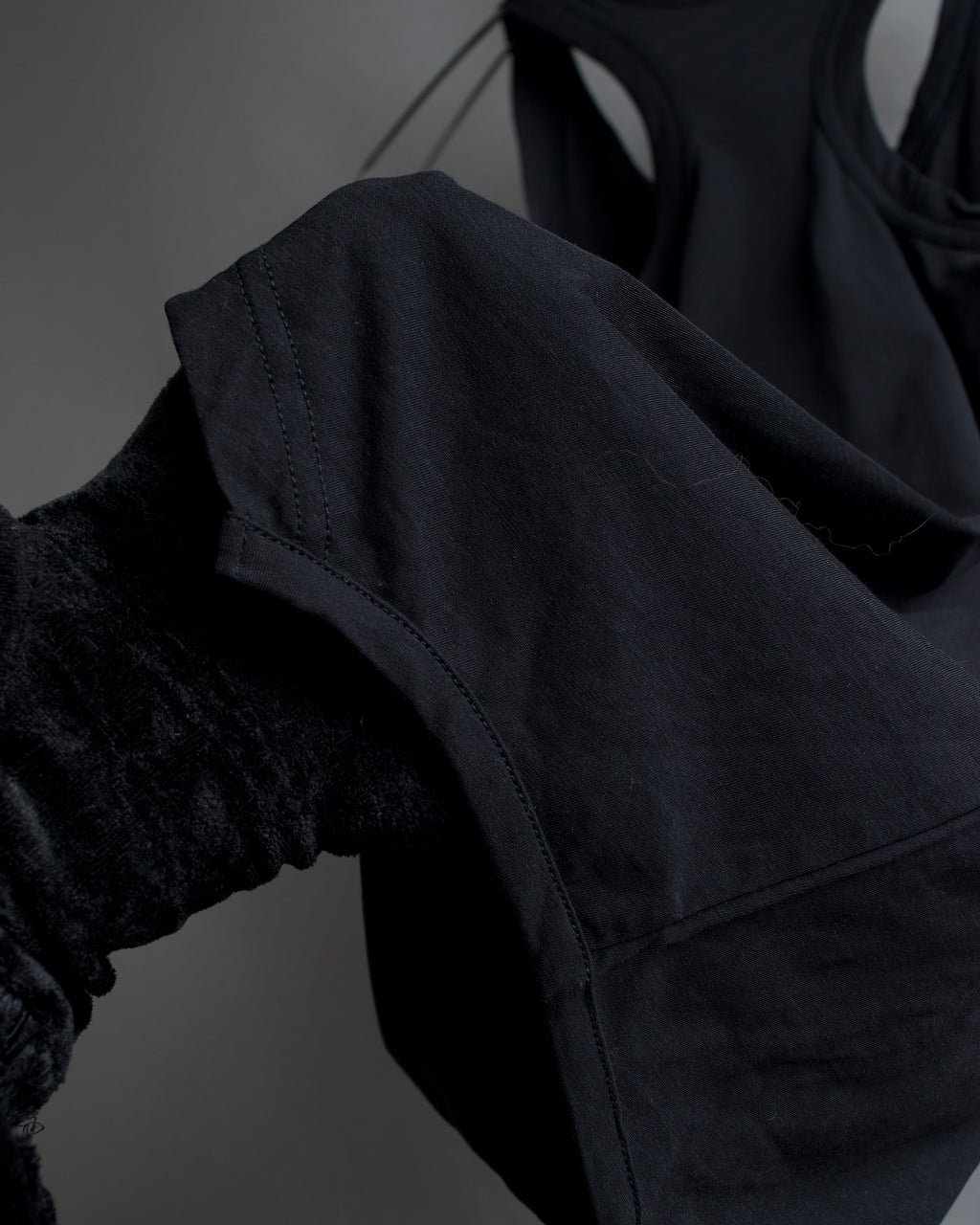 "YOHJI YAMAMOTO FEMME" 13SS
Shoulder cutting sleeveless pullover