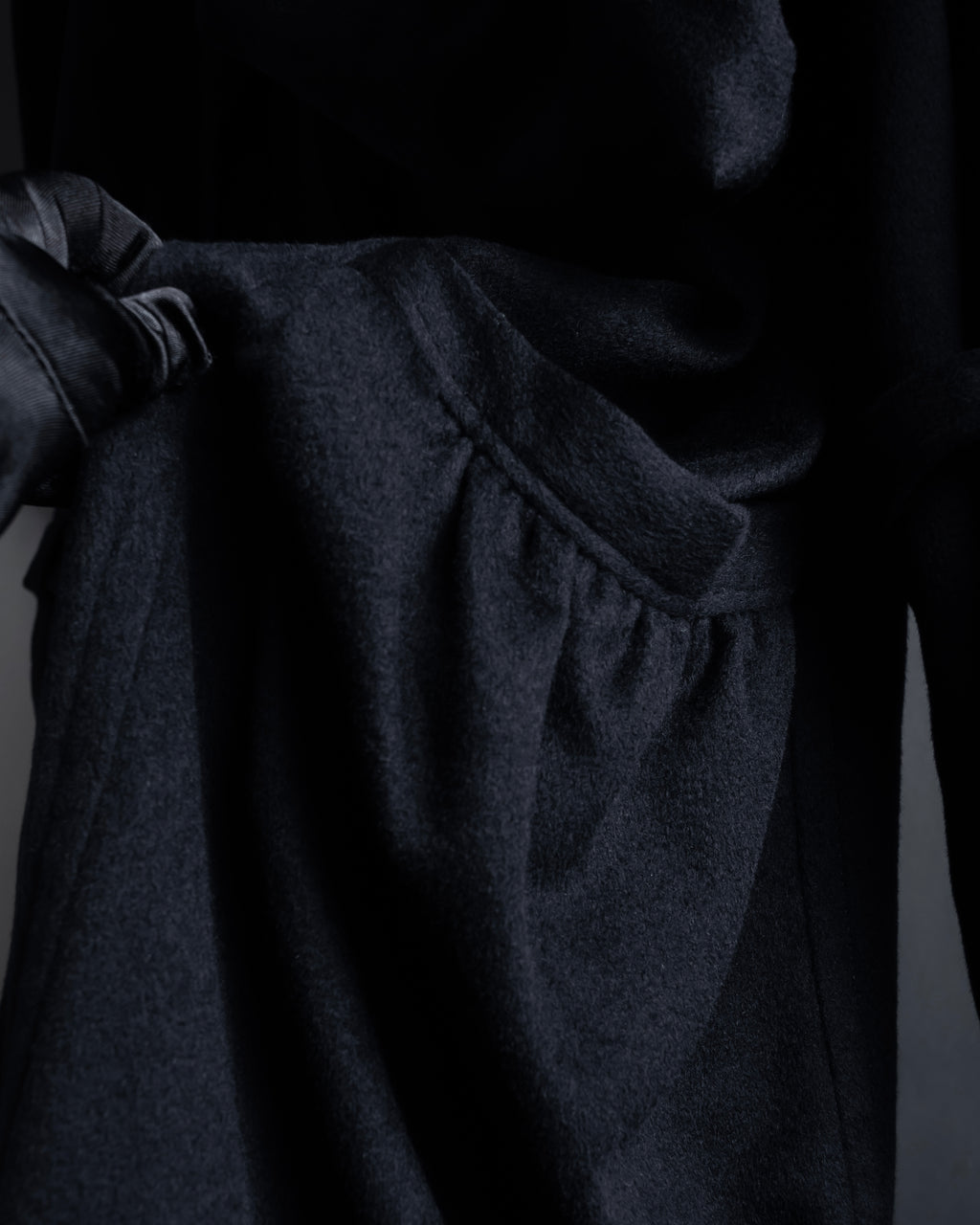 "TORUICHOU" Muffler-style collar military detail coat