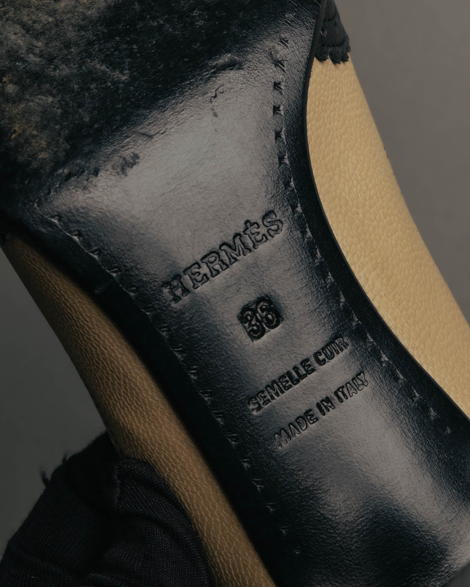 "HERMÈS" 80's-90's Classic bi-color leather tassel brogue pumps